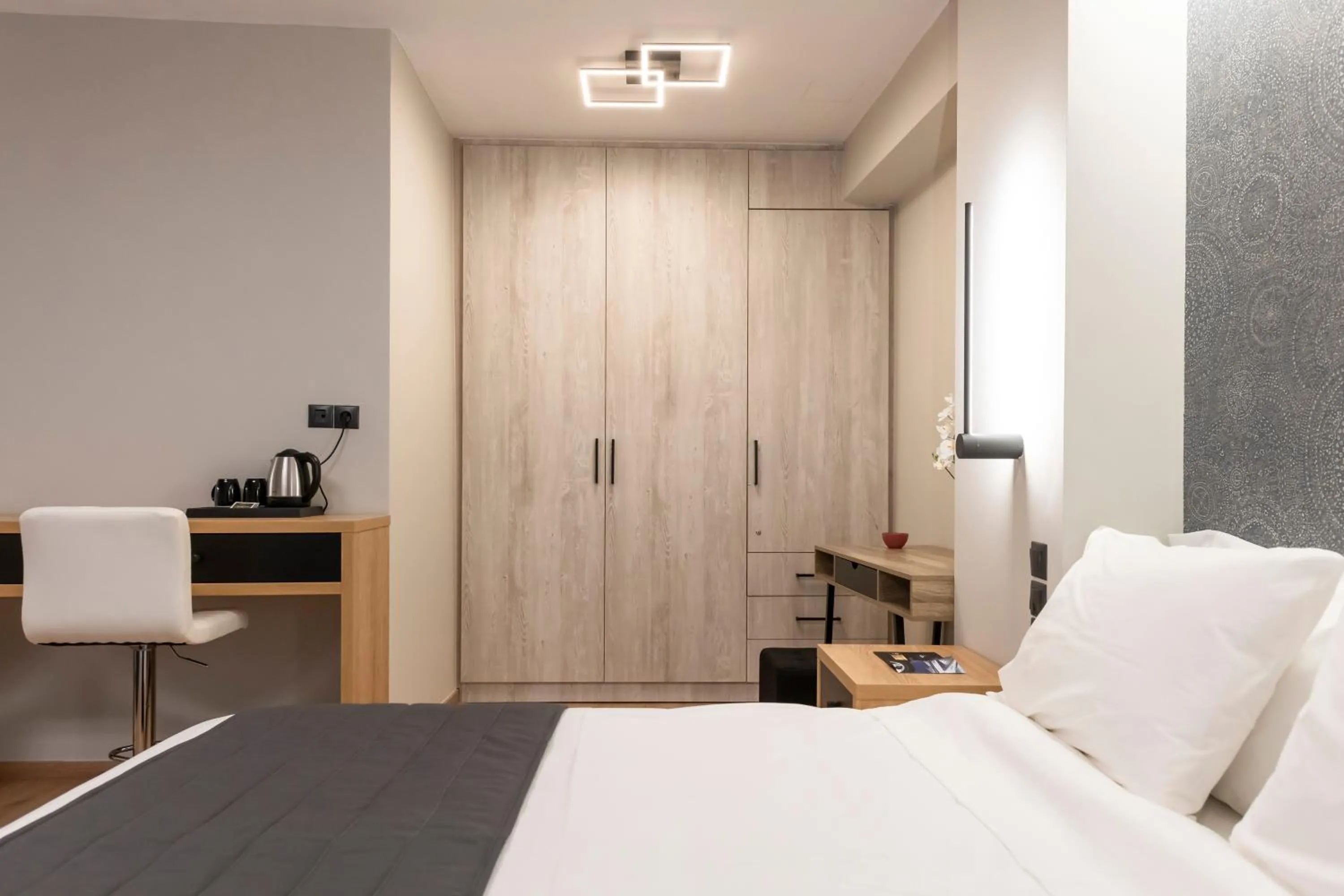 Bed in Ethereal Athεns