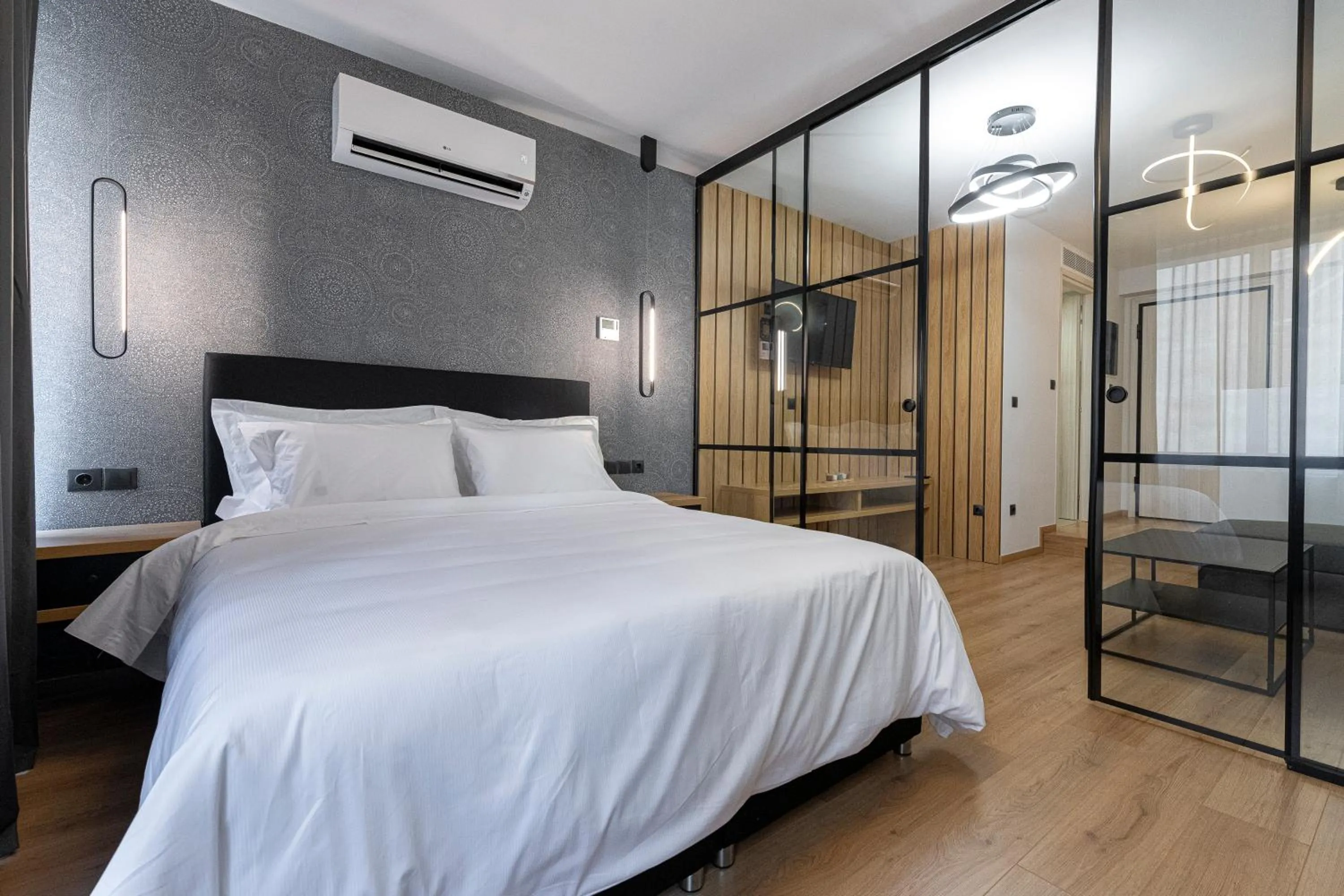 Bed in Ethereal Athεns