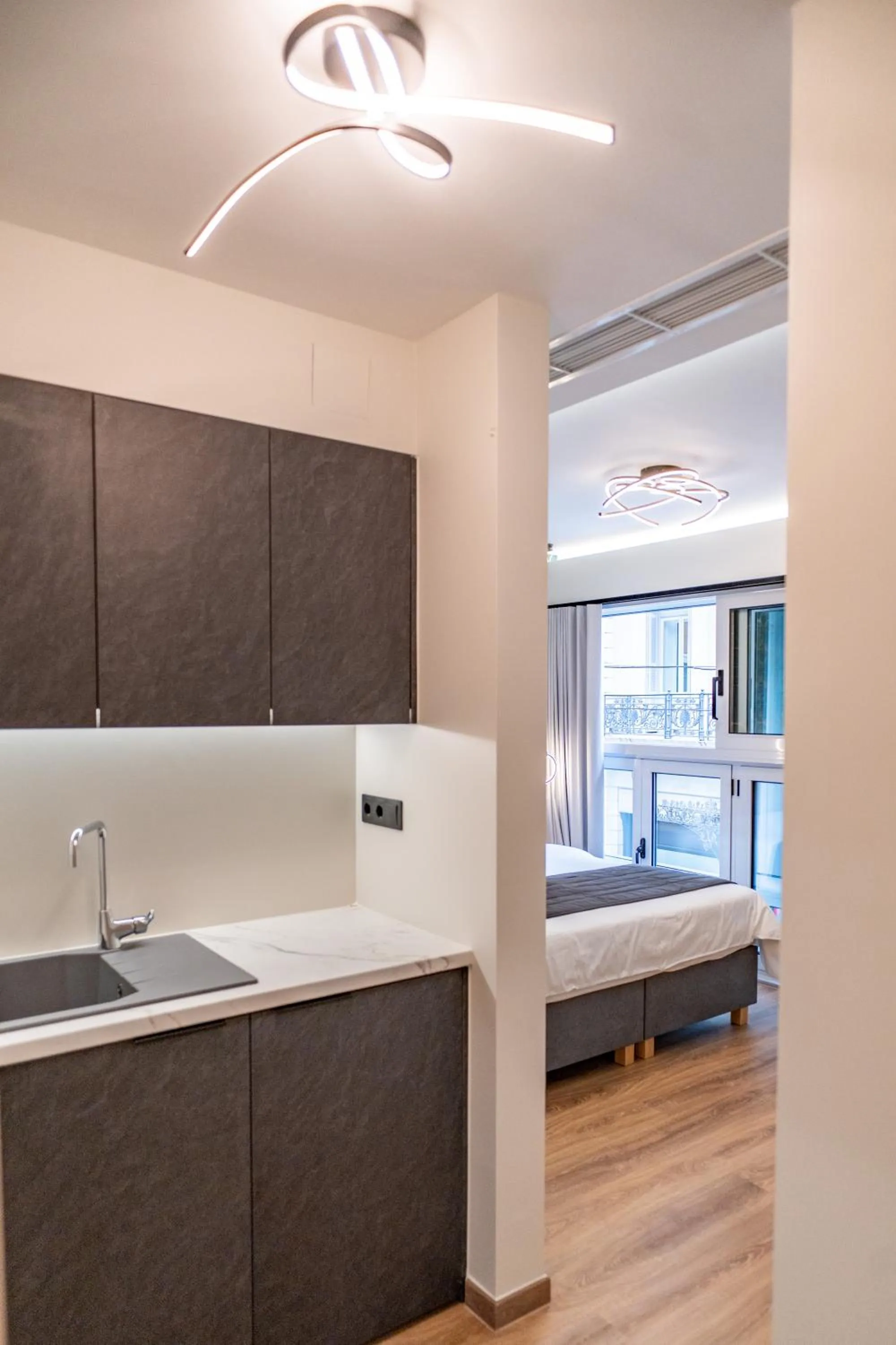 Bed in Ethereal Athεns