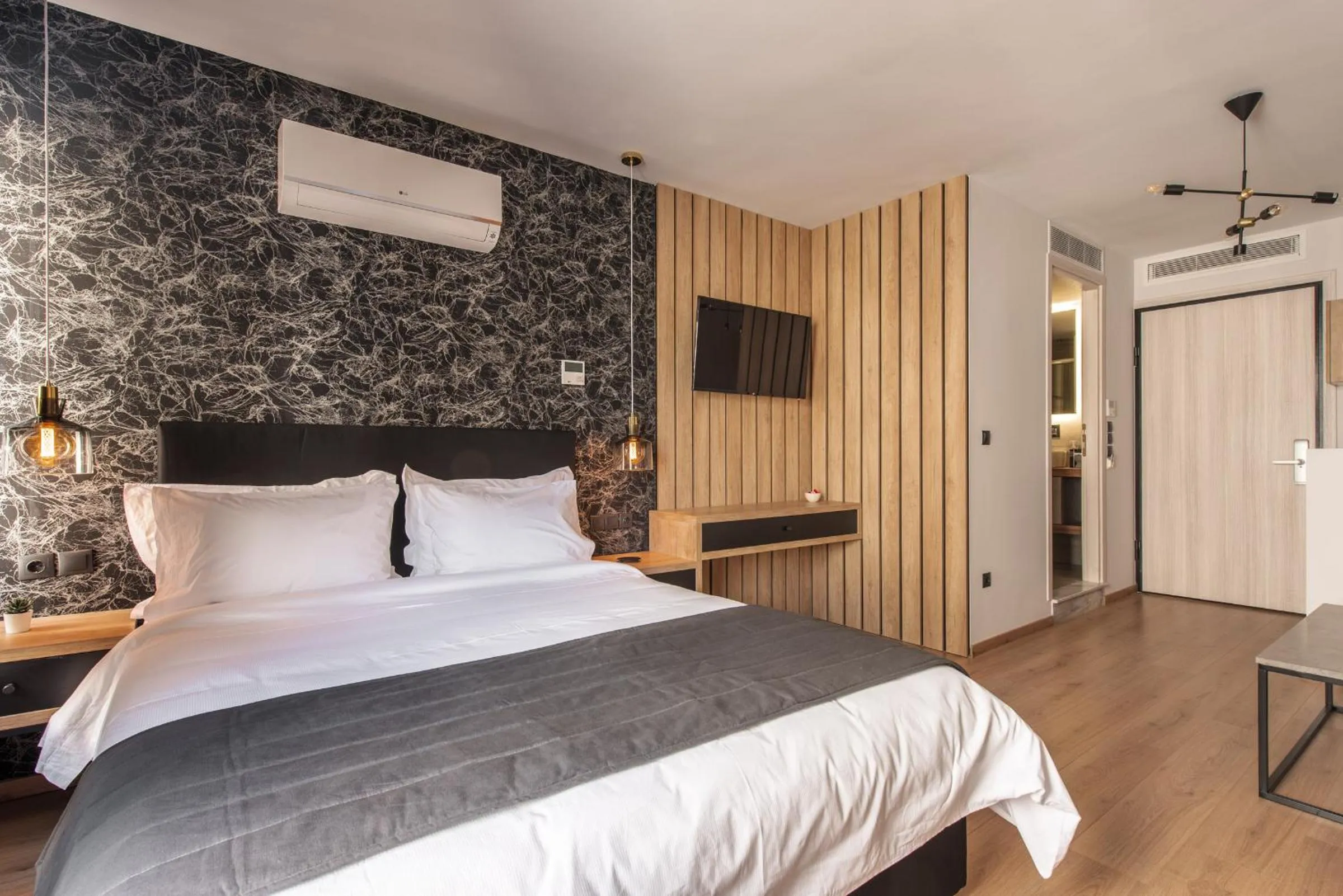 Bed in Ethereal Athεns