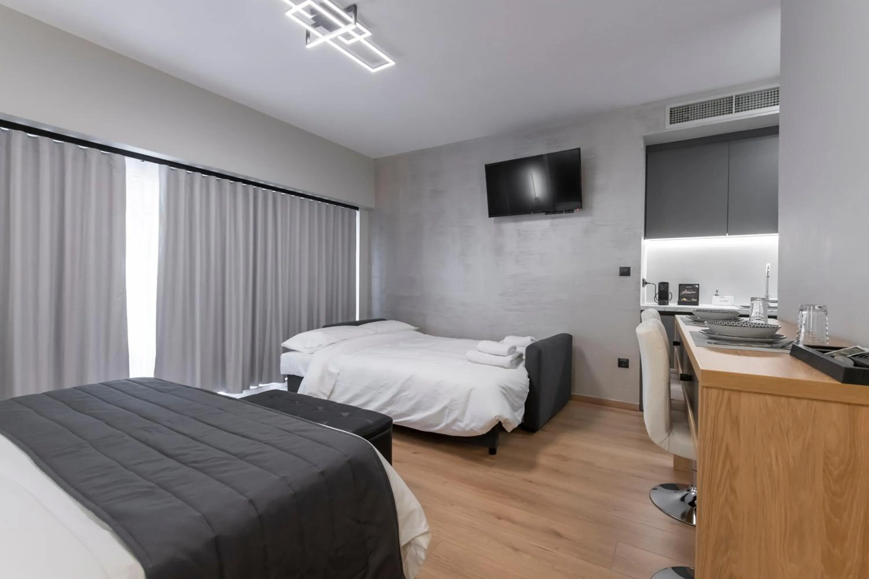 Photo of the whole room, Bed in Ethereal Athεns