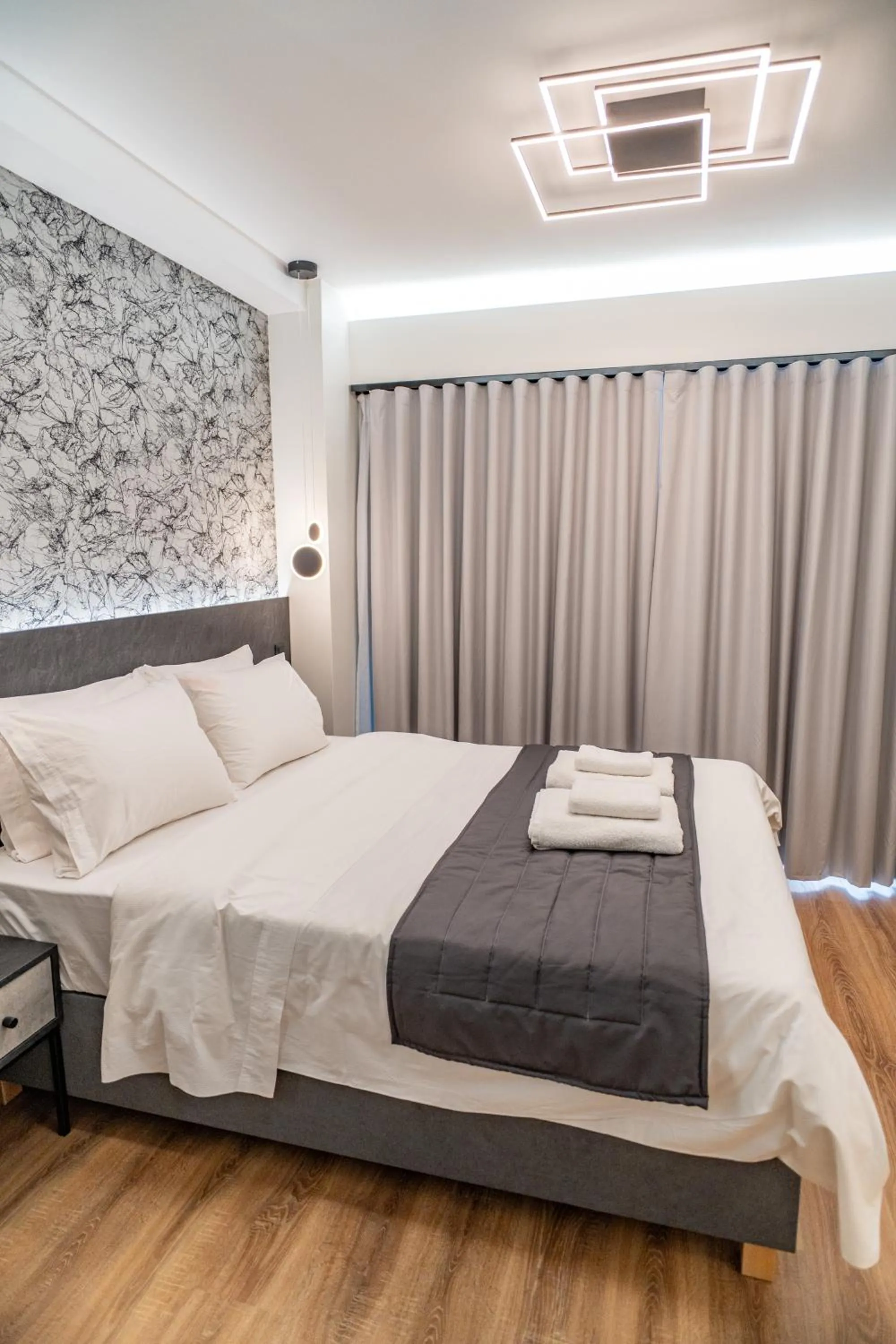 Bed in Ethereal Athεns