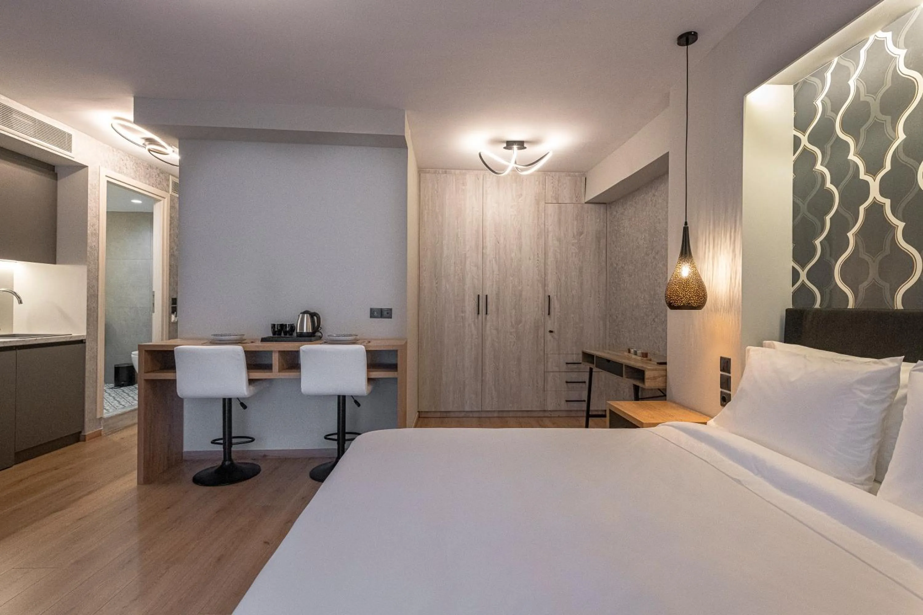 Photo of the whole room, Bed in Ethereal Athεns