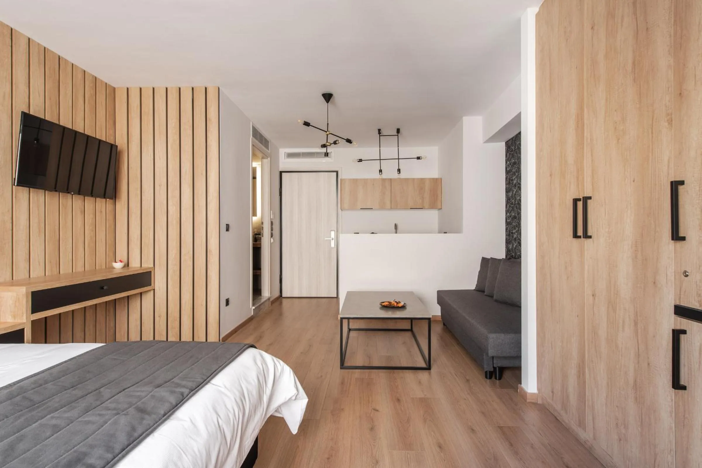 Photo of the whole room, Bed in Ethereal Athεns