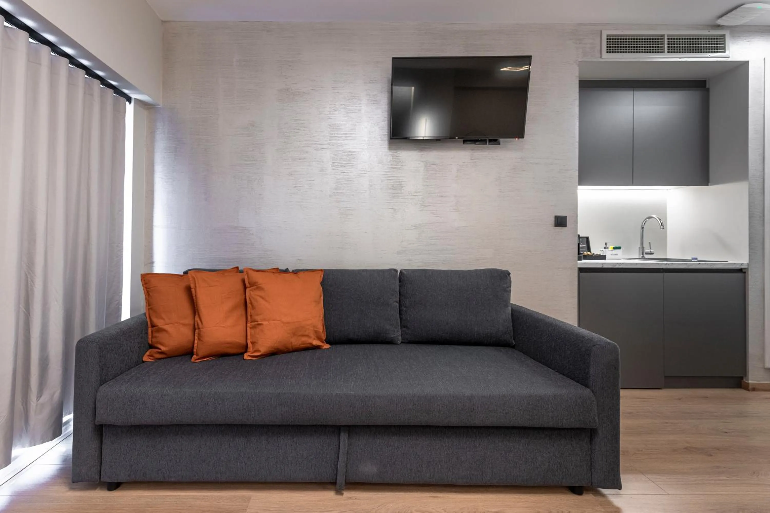 TV and multimedia in Ethereal Athεns