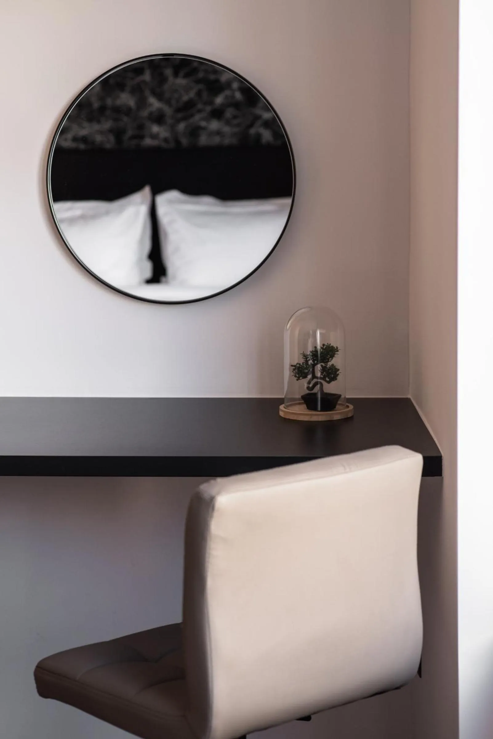 Decorative detail in Ethereal Athεns