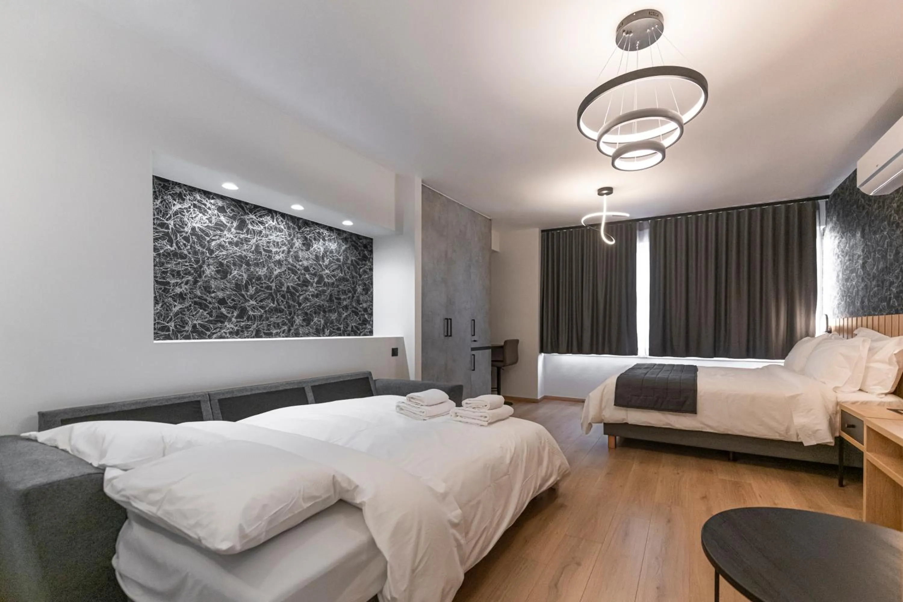 Photo of the whole room, Bed in Ethereal Athεns