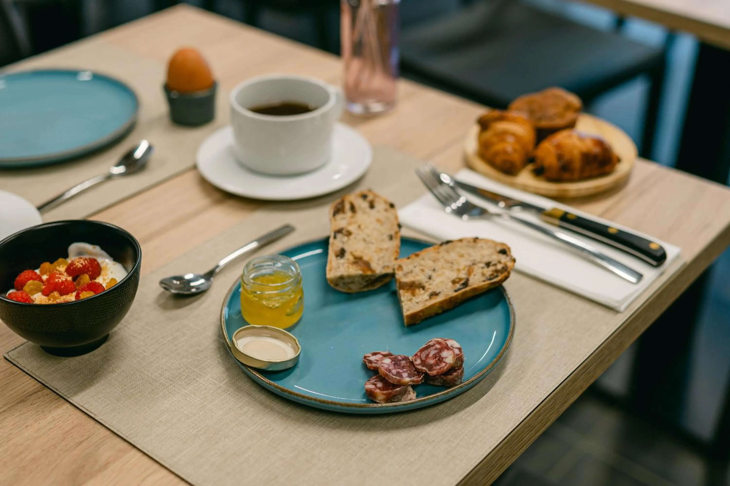 Breakfast in Logis hôtel restaurant l'Argence