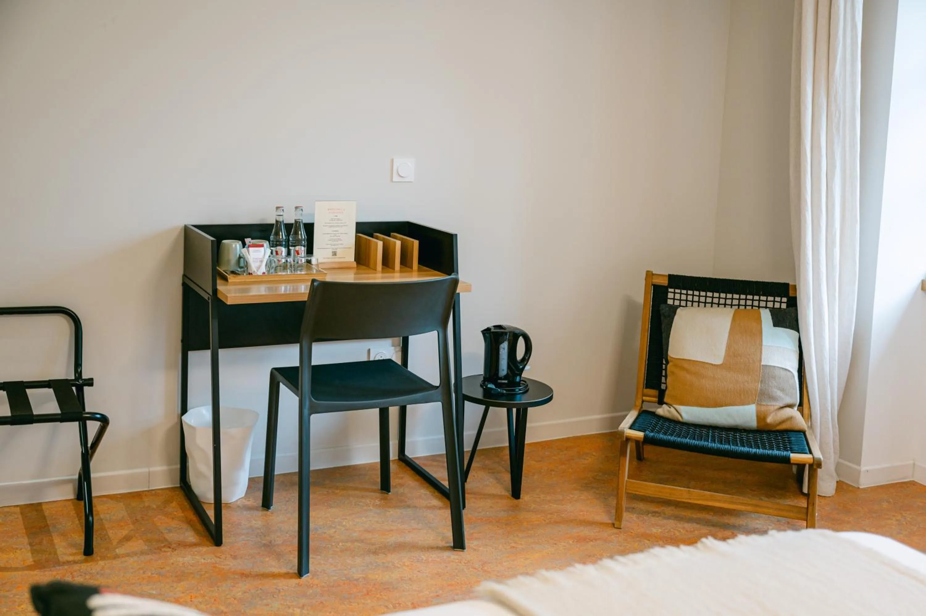Seating area, Bed in Logis hôtel restaurant l'Argence