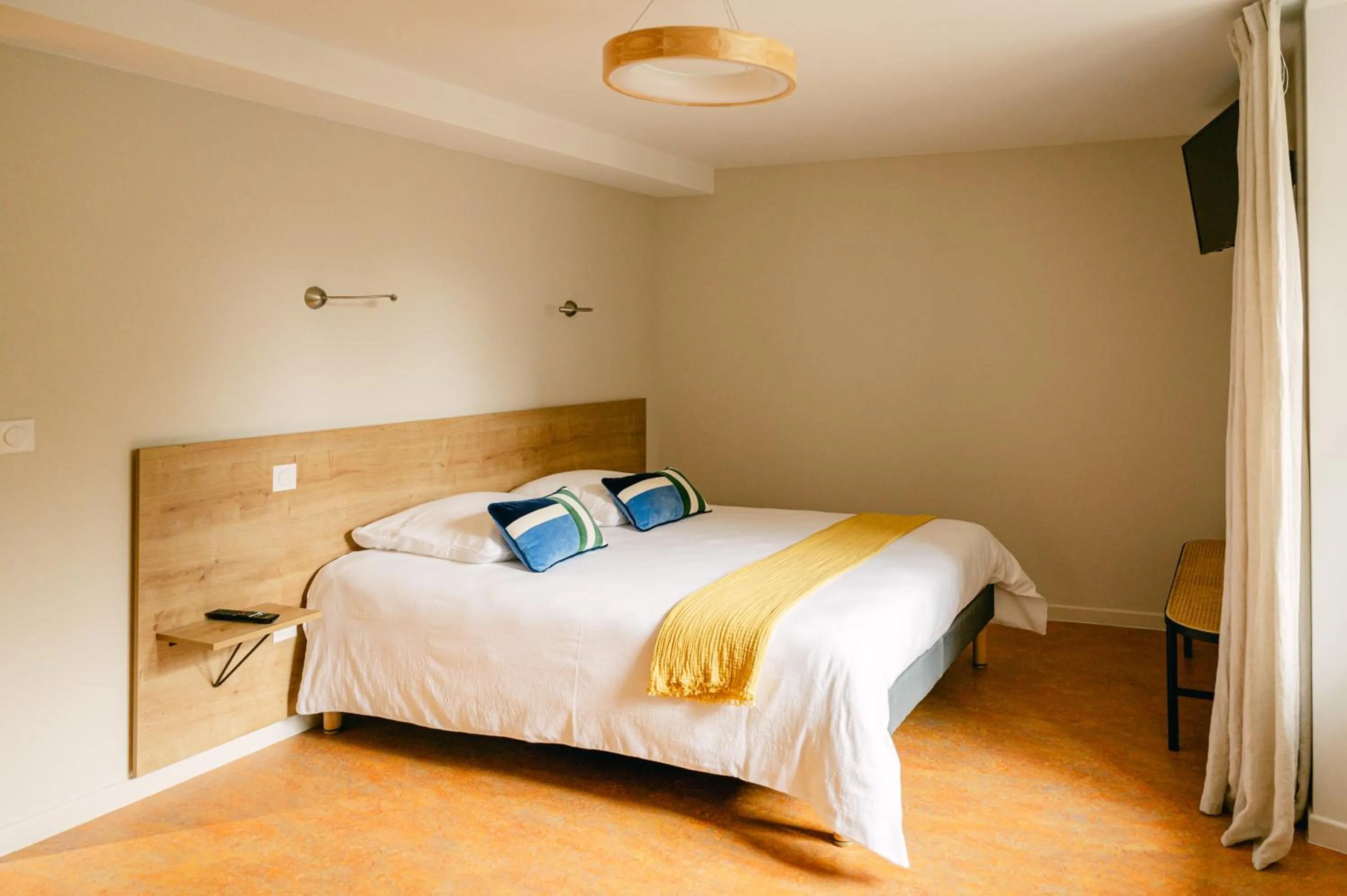 Bedroom, Bed in Logis hôtel restaurant l'Argence