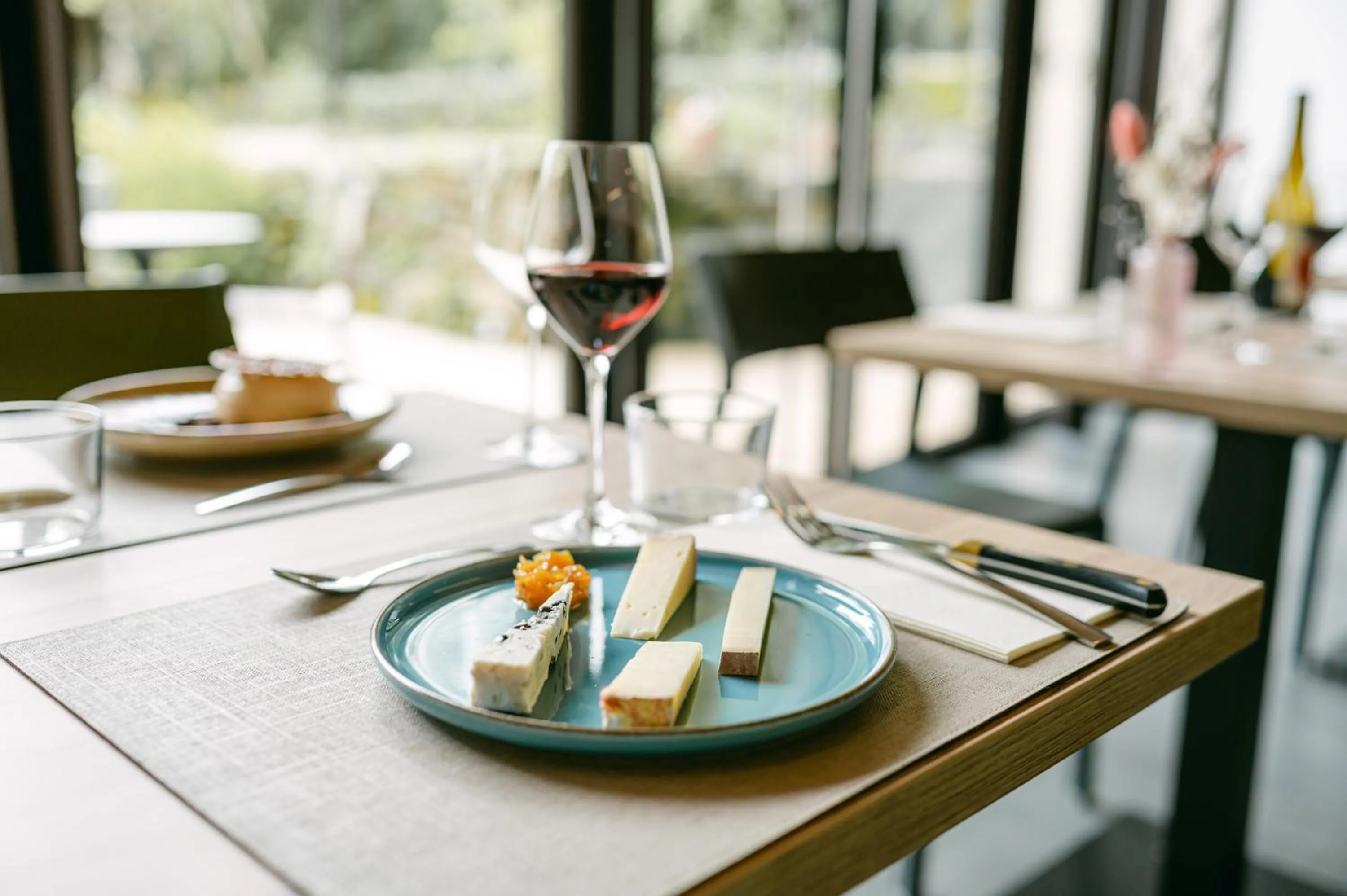 Restaurant/places to eat in Logis hôtel restaurant l'Argence