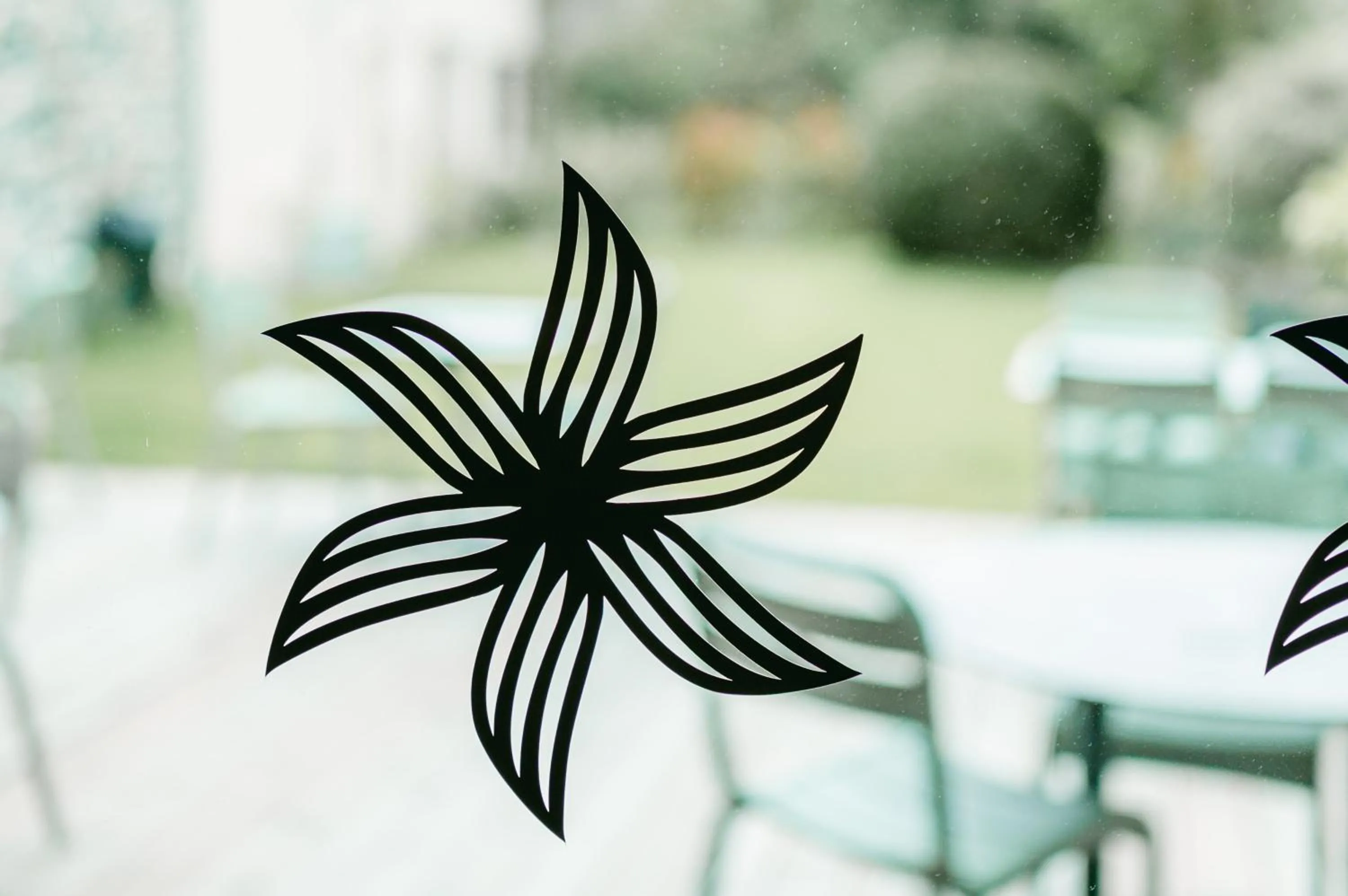 Garden view in Logis hôtel restaurant l'Argence