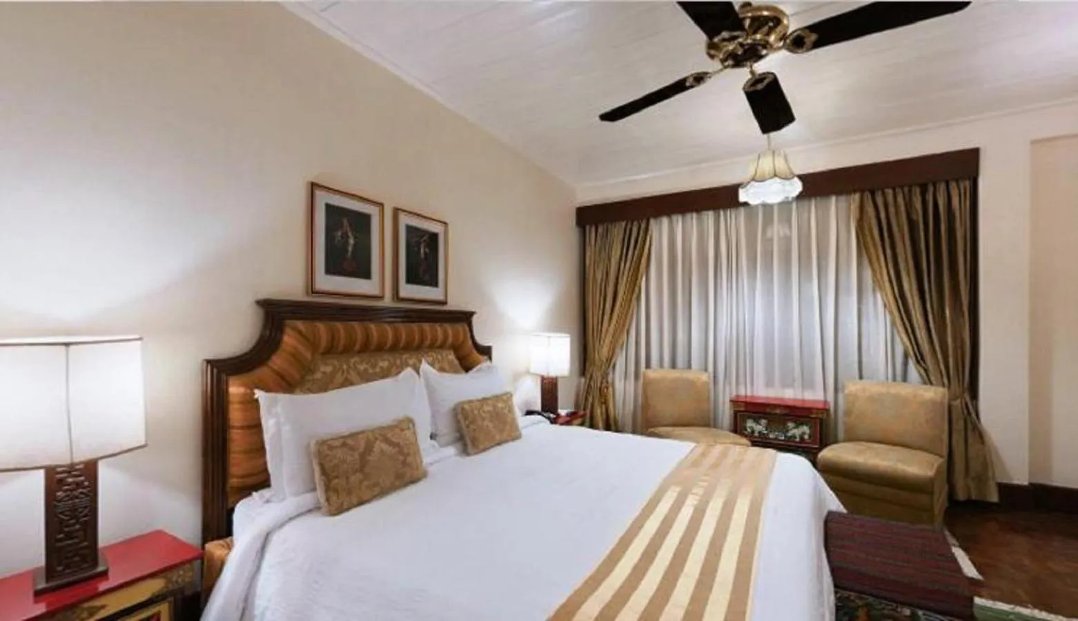 Bed in The Elgin Norkhill - Heritage Resort and Spa