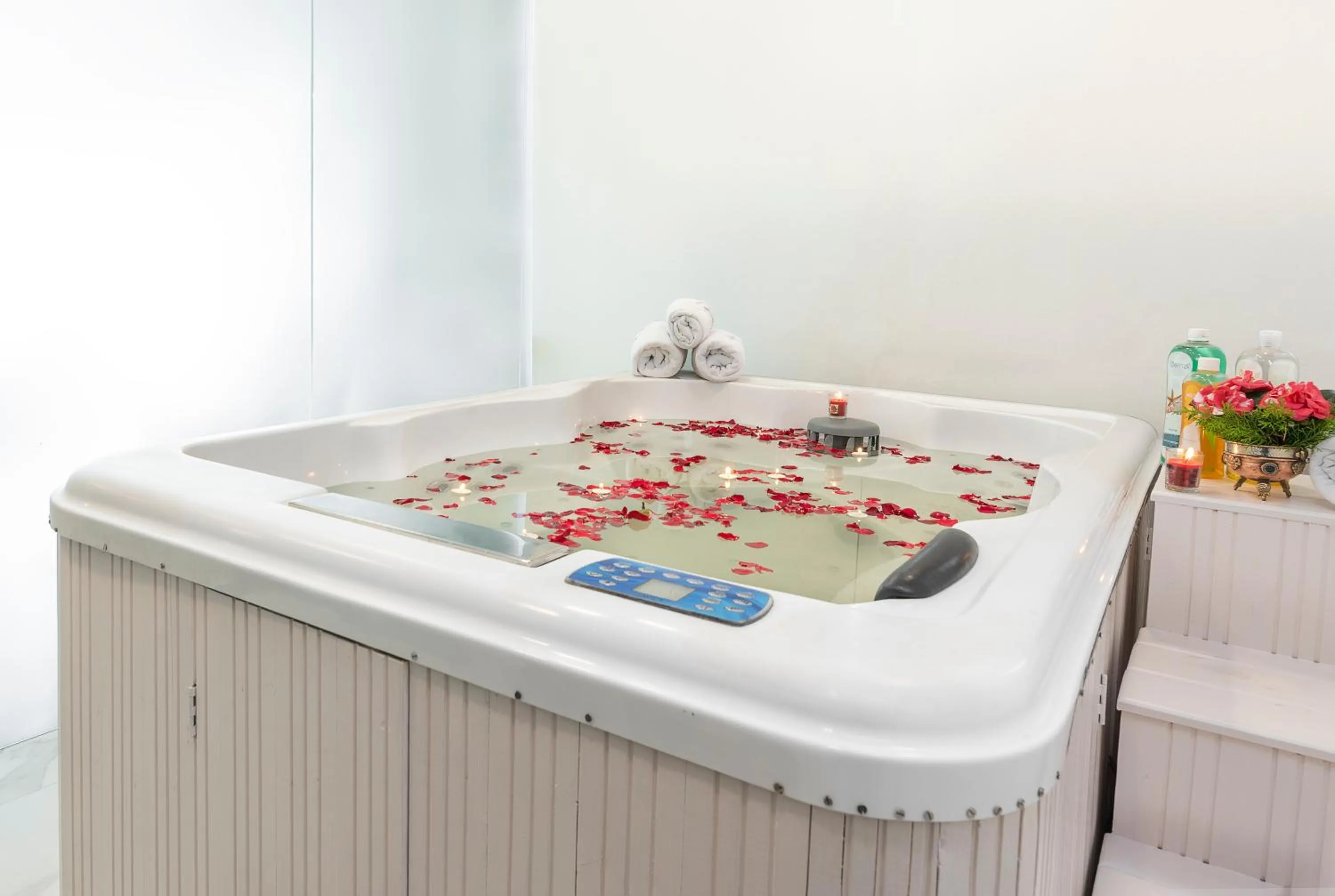 Hot Tub in The Elgin Norkhill - Heritage Resort and Spa