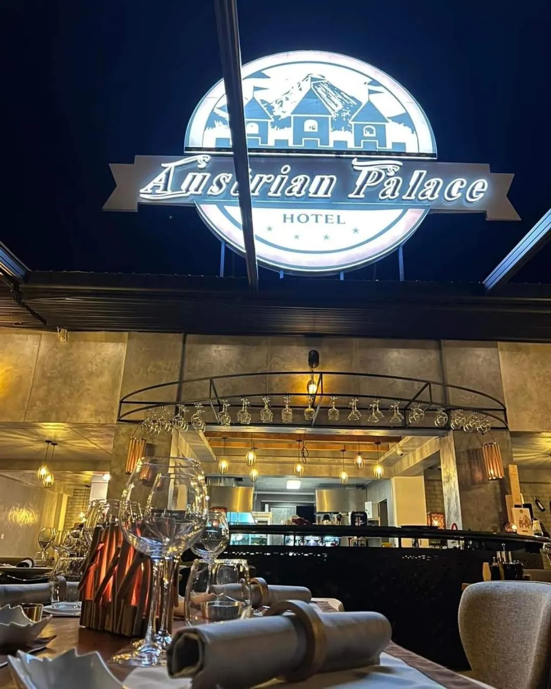 Restaurant/places to eat in Austrian Palace Hotel