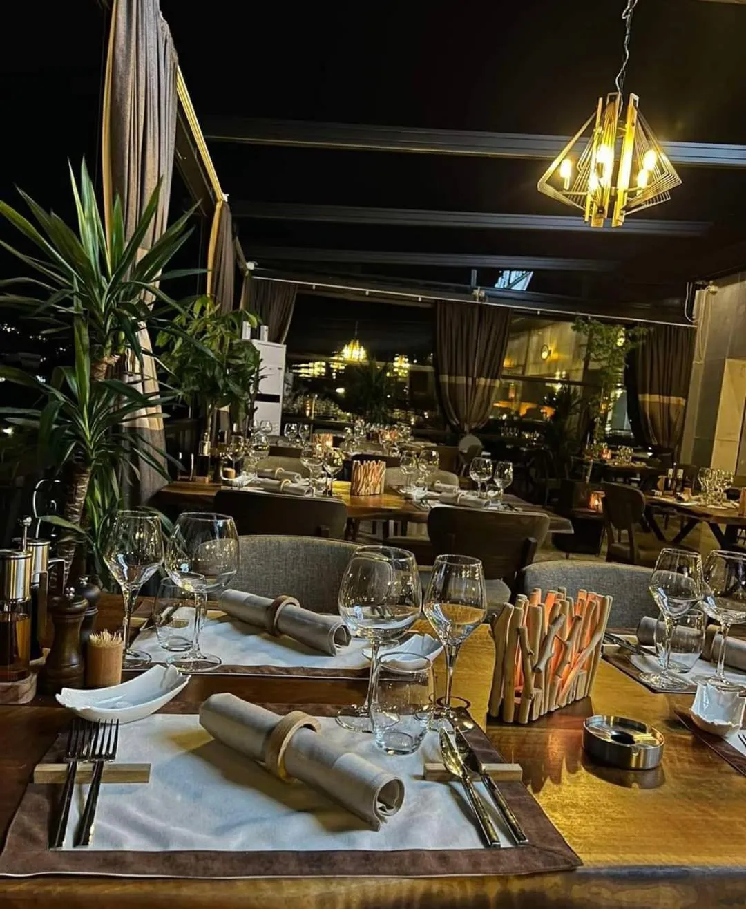 Restaurant/places to eat in Austrian Palace Hotel