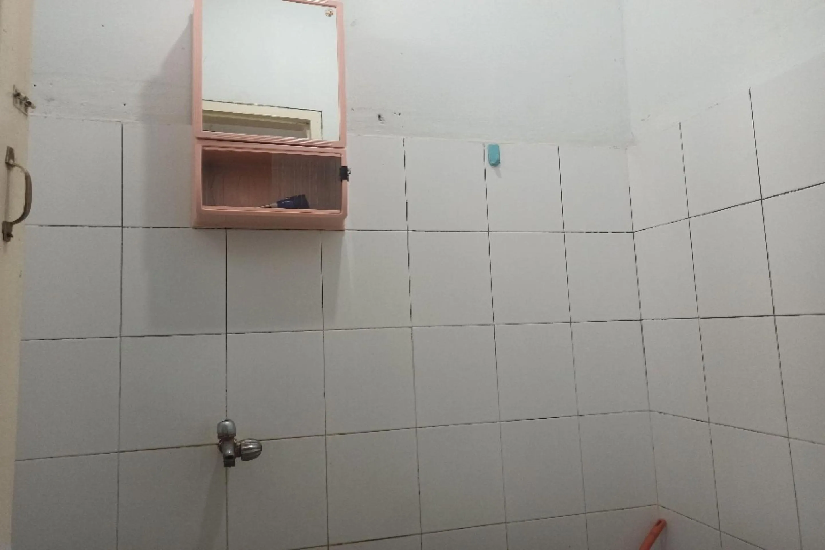 Bathroom in OYO Life 91339 Pondok Kost Aulia Syariah