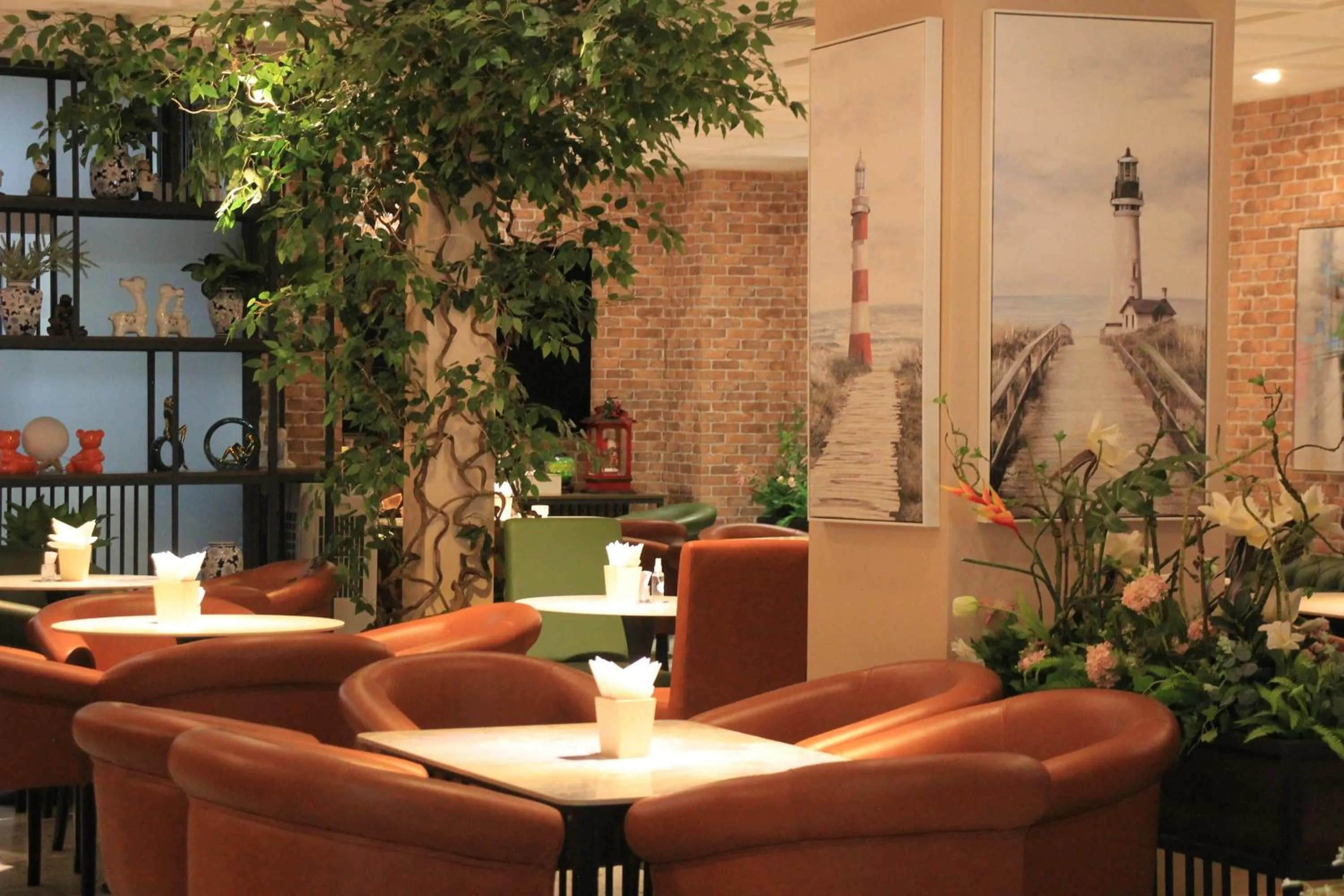 Restaurant/places to eat in Lanura Apartments and Hotel