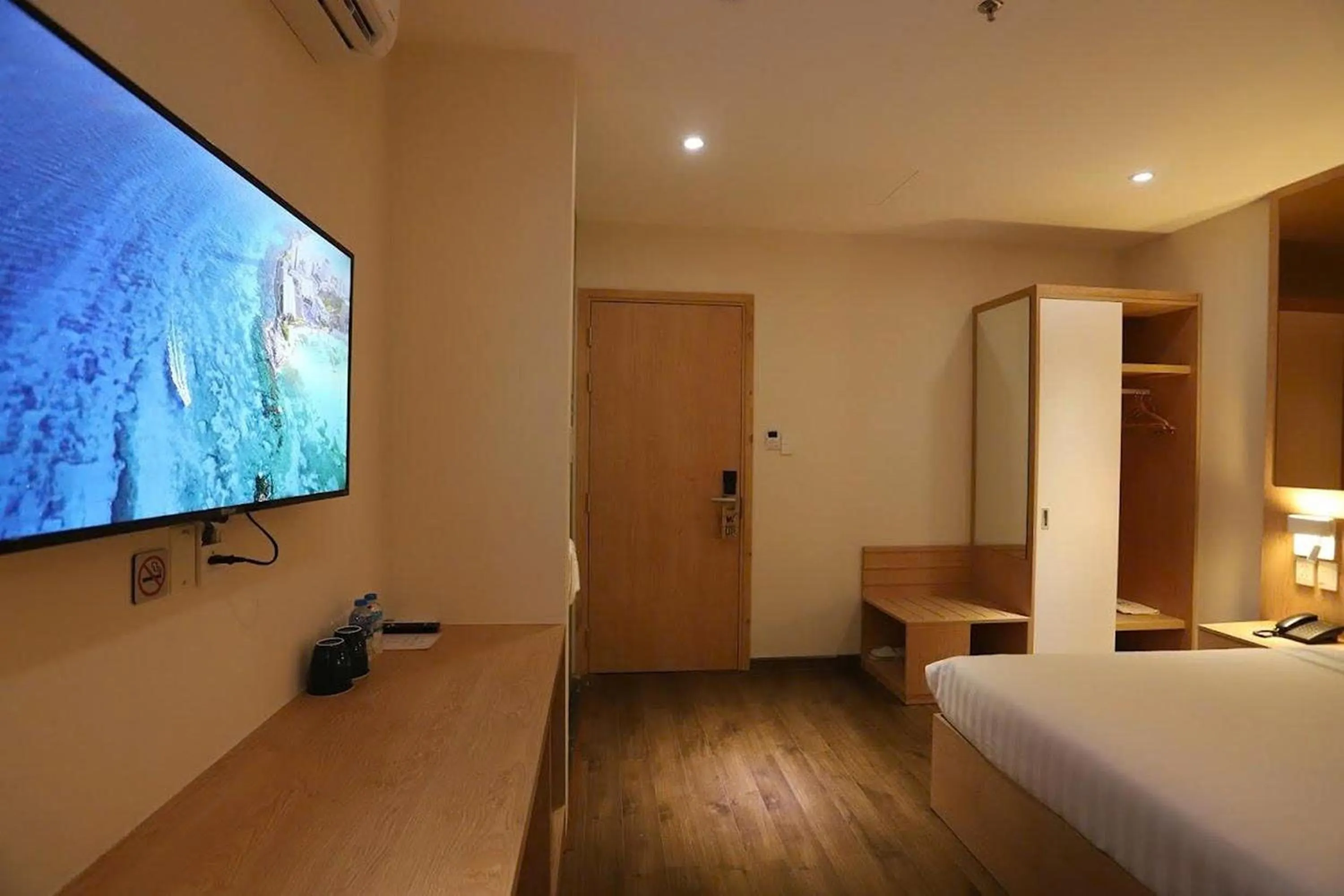 Bed in Lanura Apartments and Hotel