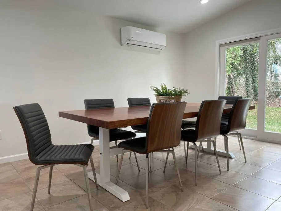 Dining area in Shore Drive - 2 Bedroom/2 Bath/Bunk/Queen Oasis