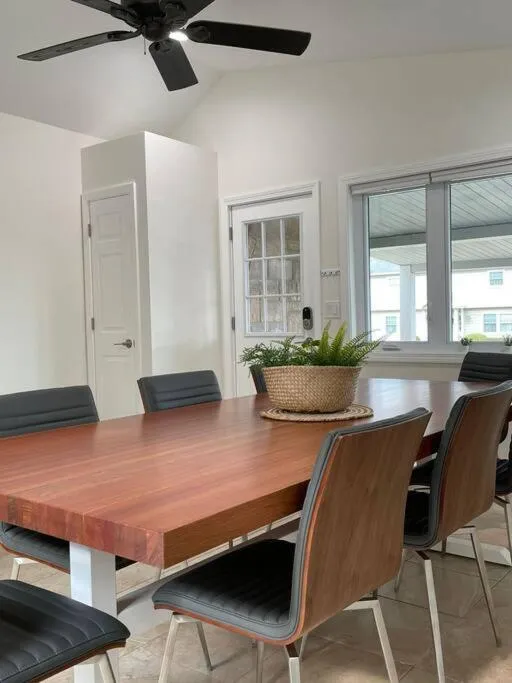 Dining area in Shore Drive - 2 Bedroom/2 Bath/Bunk/Queen Oasis