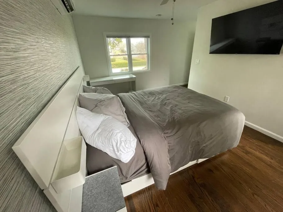 Photo of the whole room, Bed in Shore Drive - 2 Bedroom/2 Bath/Bunk/Queen Oasis