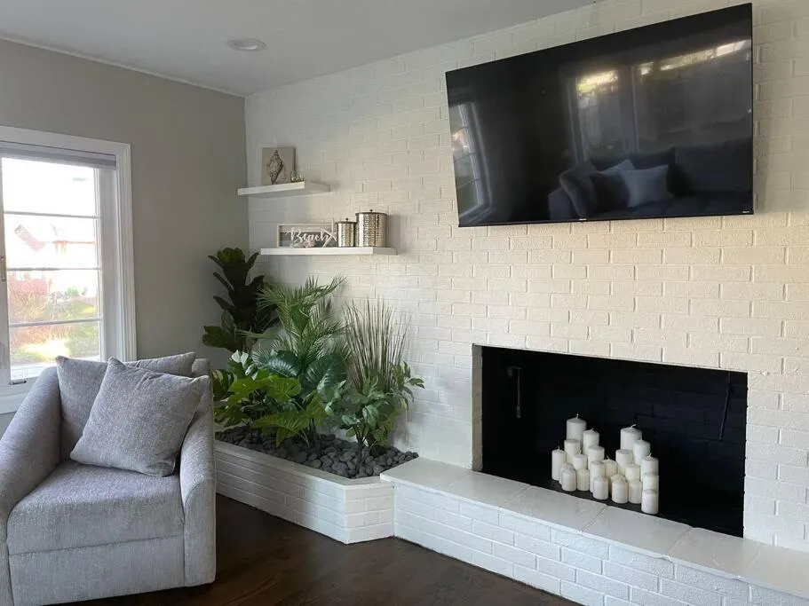 TV and multimedia in Shore Drive - 2 Bedroom/2 Bath/Bunk/Queen Oasis