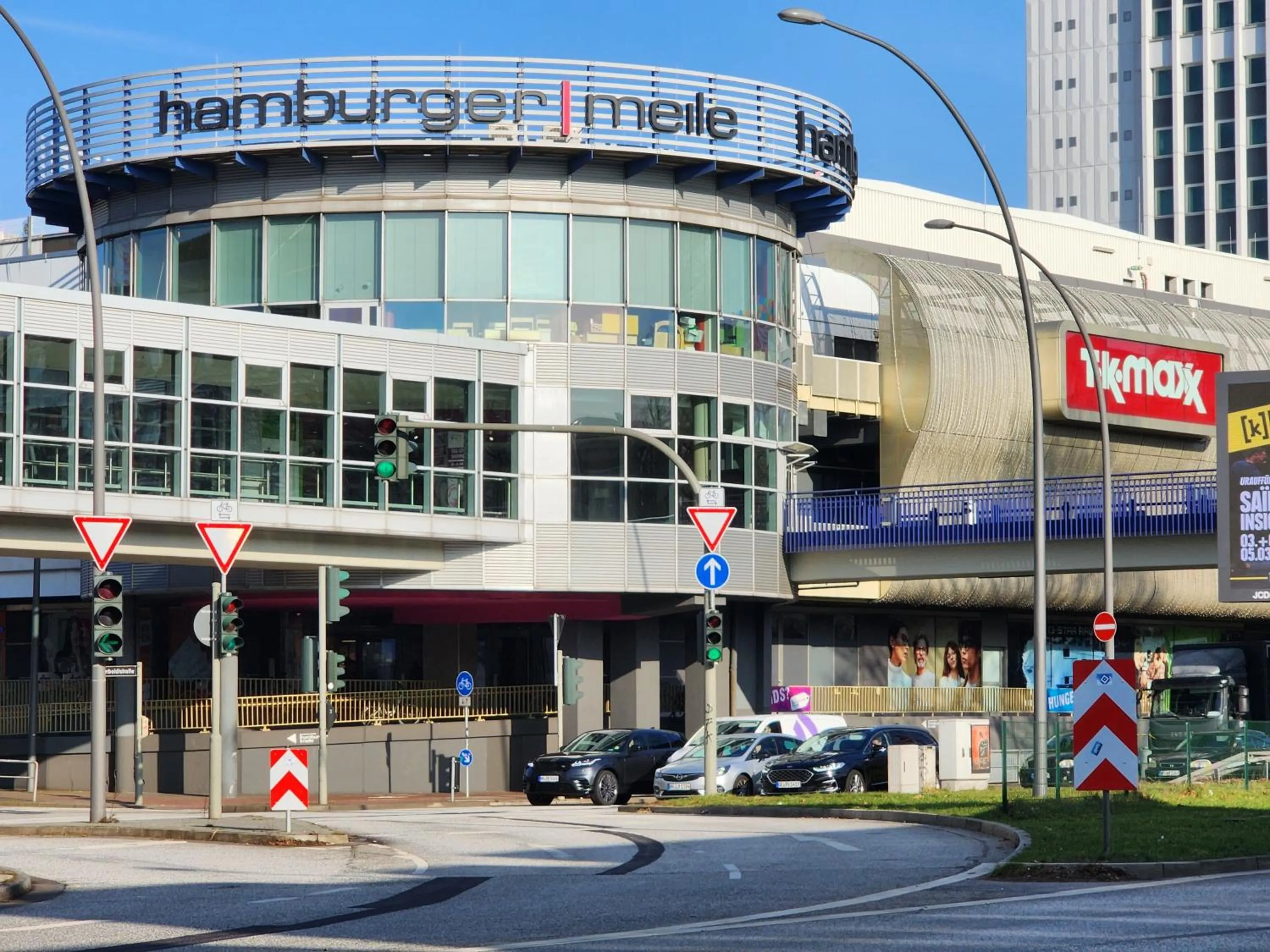 Staff in Davin City Aparments - Self-Check-In