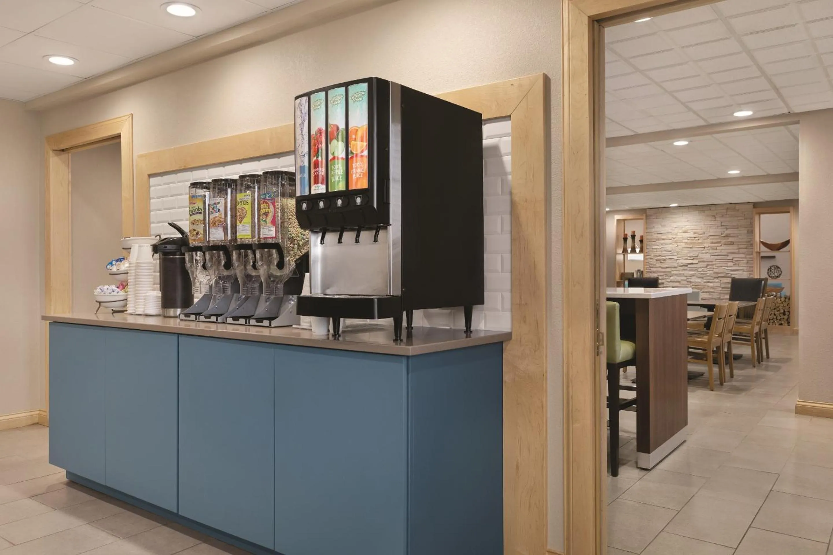 Breakfast in Country Inn & Suites by Radisson, Fairborn South, OH