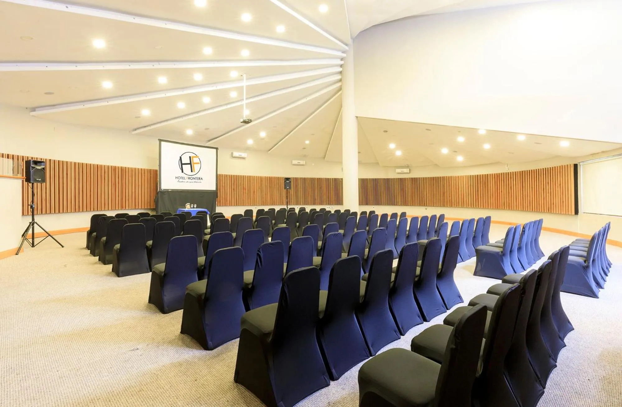 Lounge or bar in Hotel Frontera Plaza