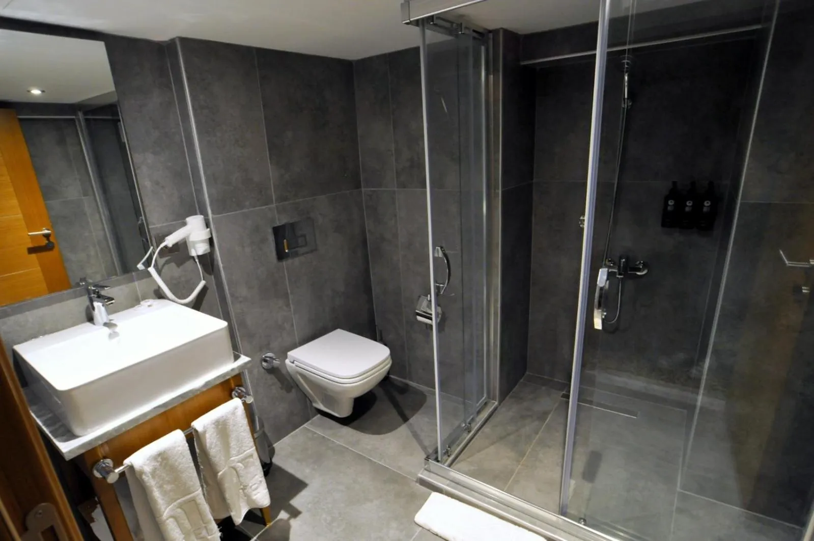 Bathroom in Bergama Hotel