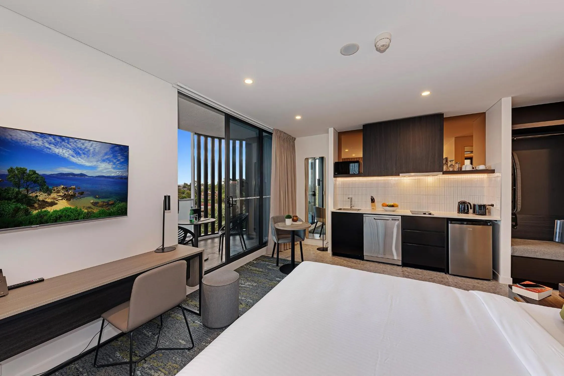 TV and multimedia in Littomore Suites Kingswood