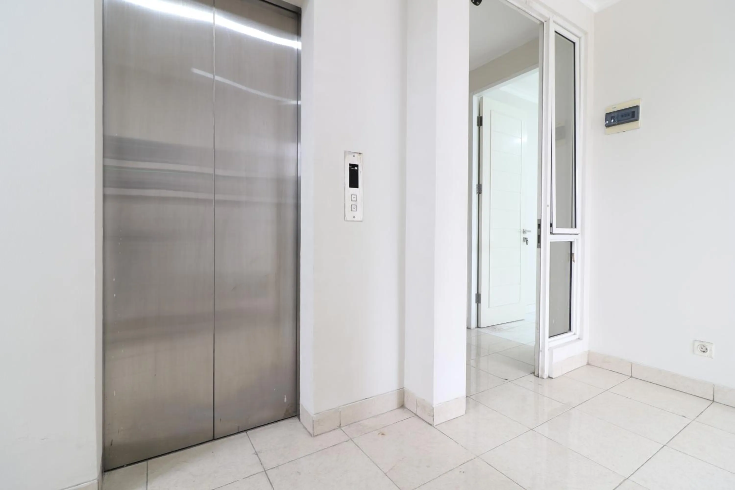 elevator in Mroom DS 2