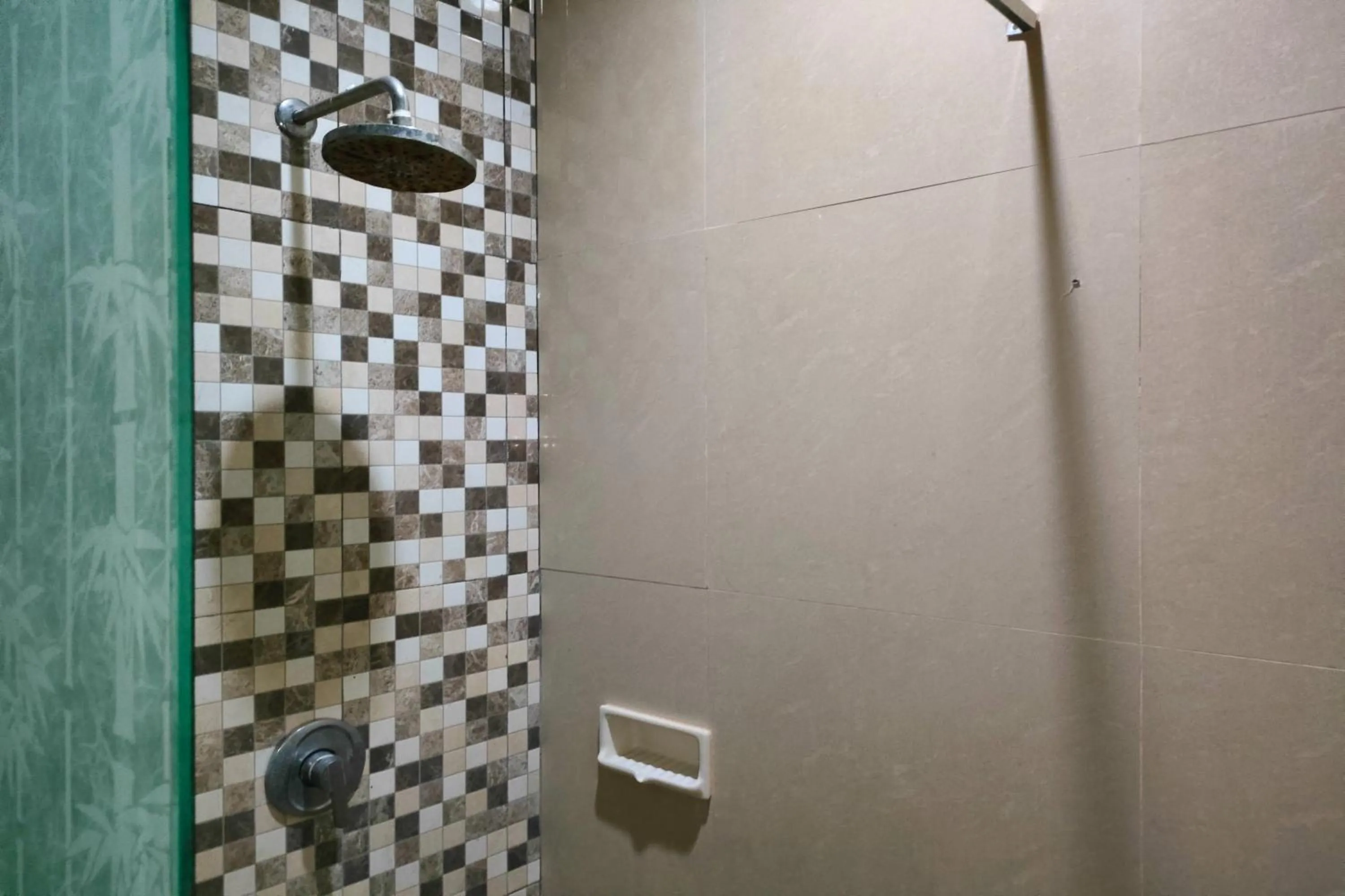 Bathroom in Lonari Hotel