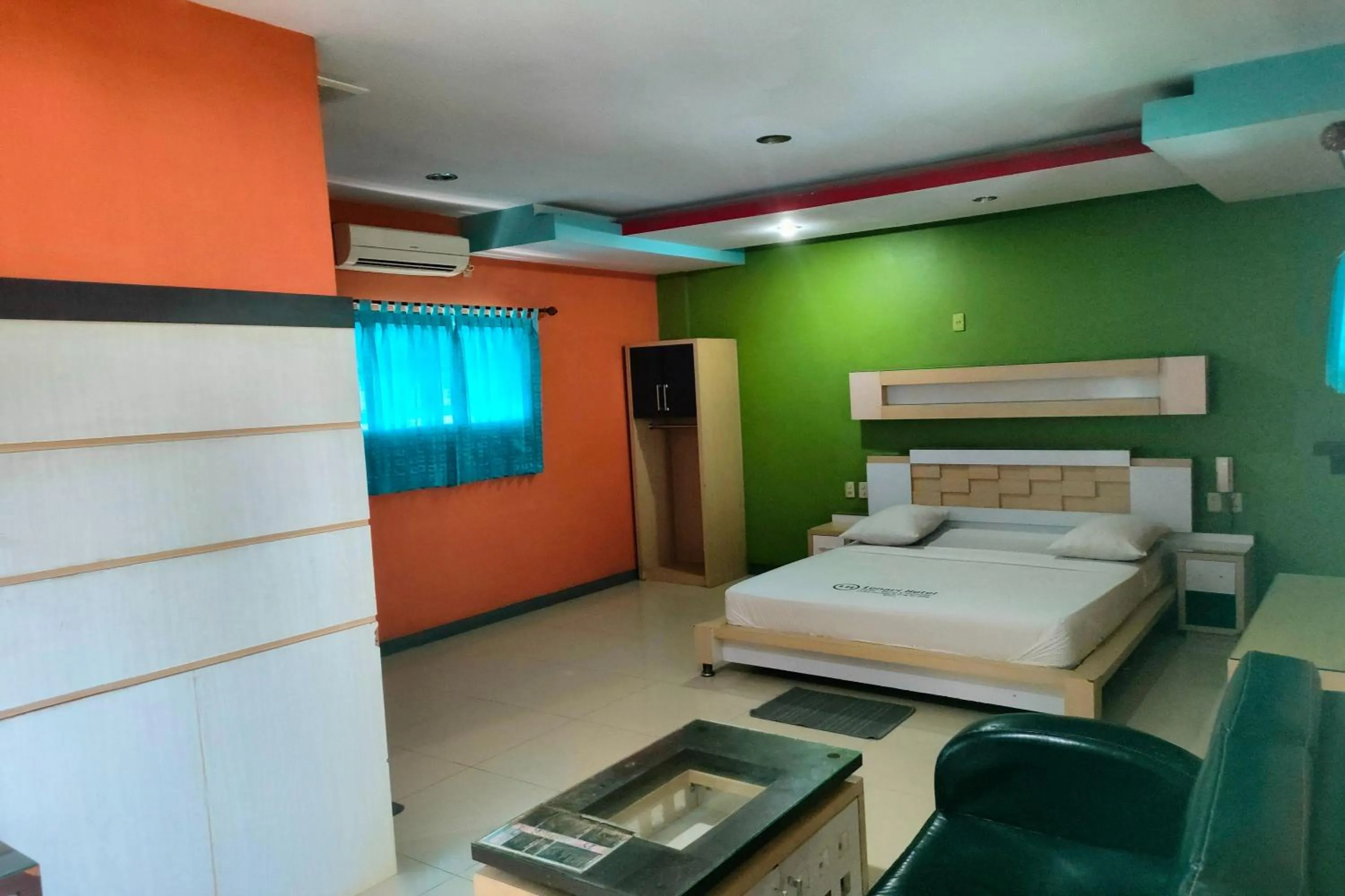 Bedroom, Bed in Lonari Hotel