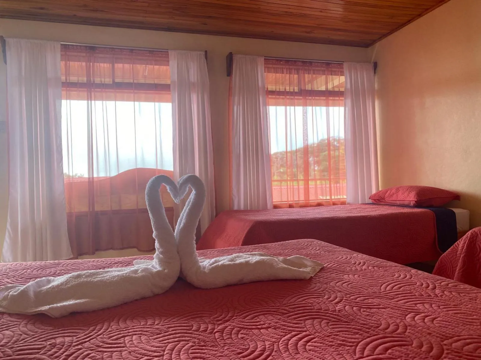 Toilet, Bed in Hotel La Puesta Del Sol B&B