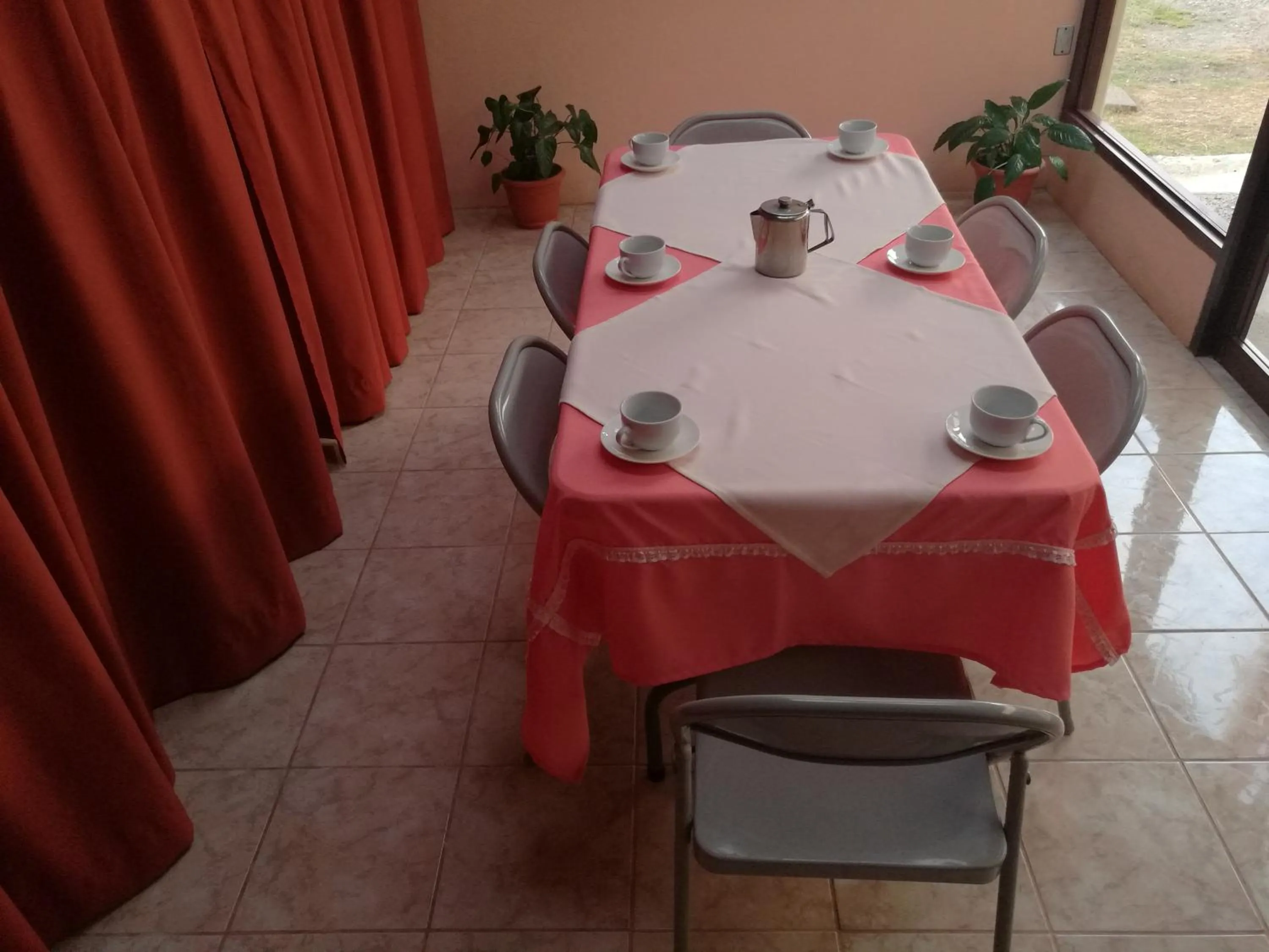 Food and drinks in Hotel La Puesta Del Sol B&B