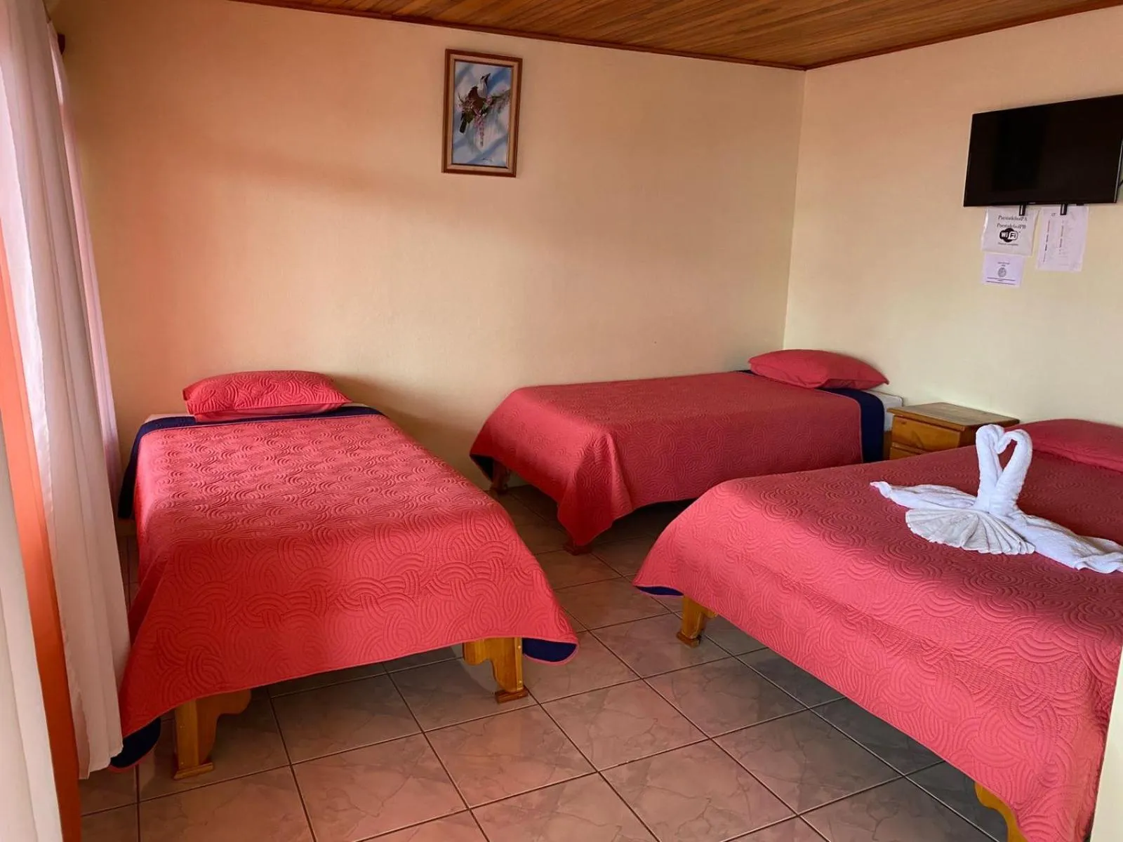 TV and multimedia, Bed in Hotel La Puesta Del Sol B&B