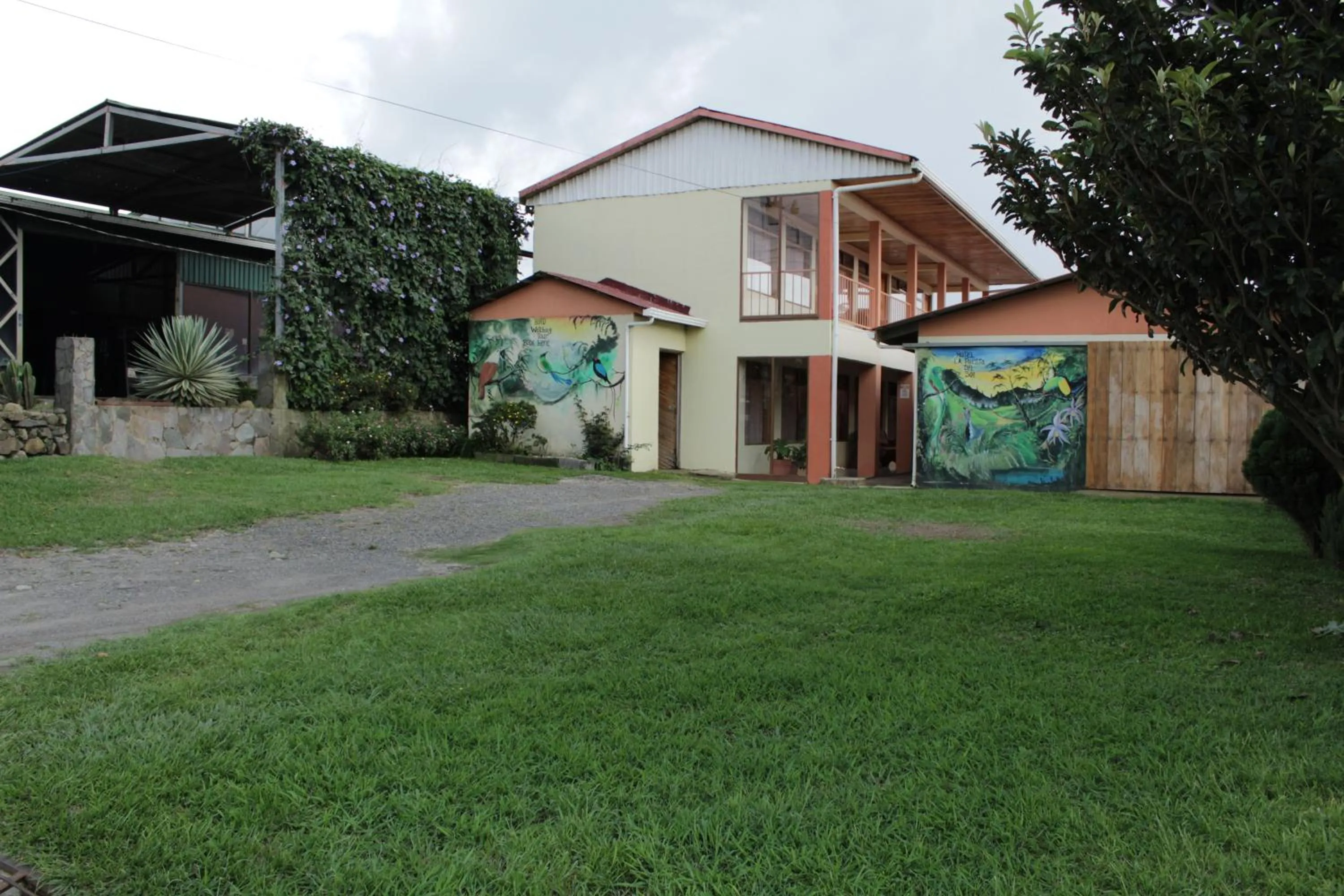 Facade/entrance in Hotel La Puesta Del Sol B&B