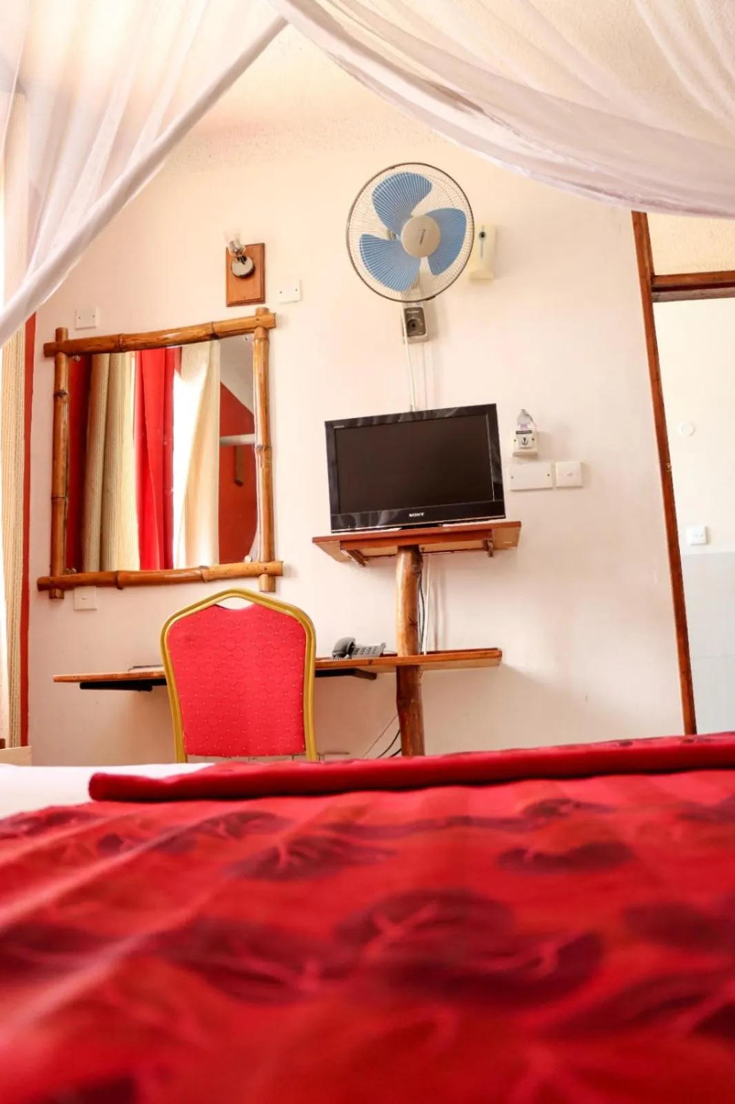 TV and multimedia, Bed in Bridge Hotel Mombasa