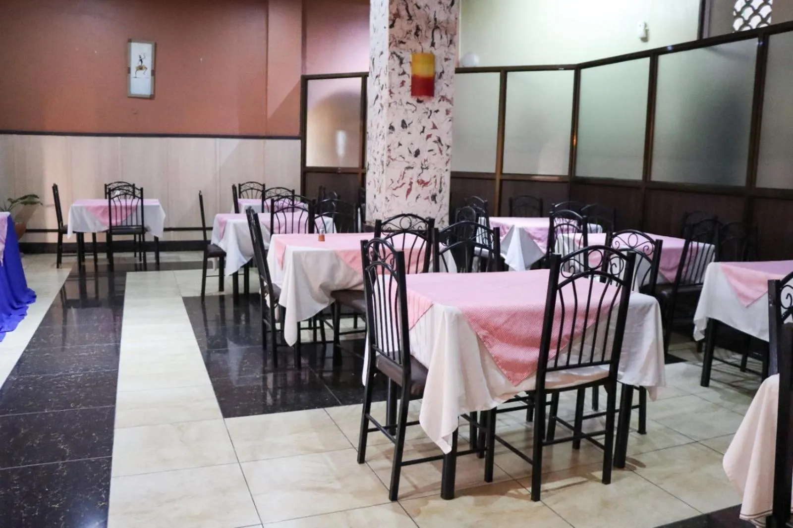 Restaurant/places to eat in Bridge Hotel Mombasa