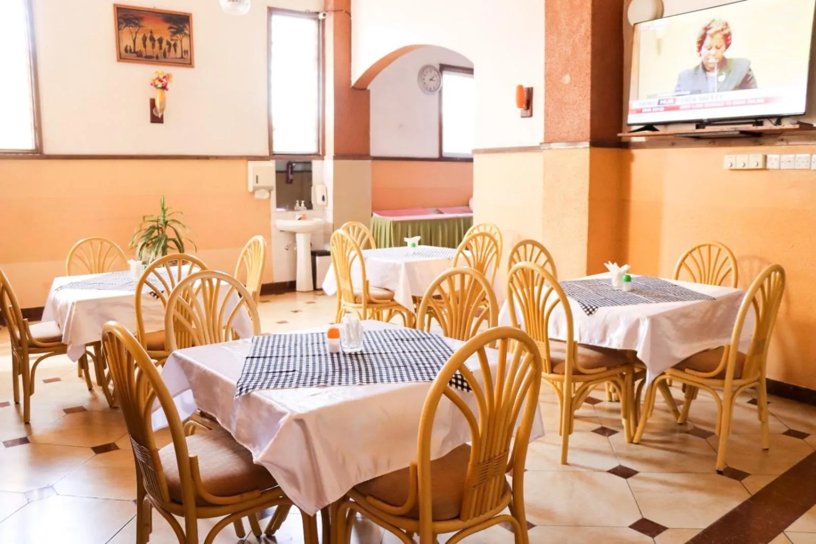 Restaurant/places to eat in Bridge Hotel Mombasa