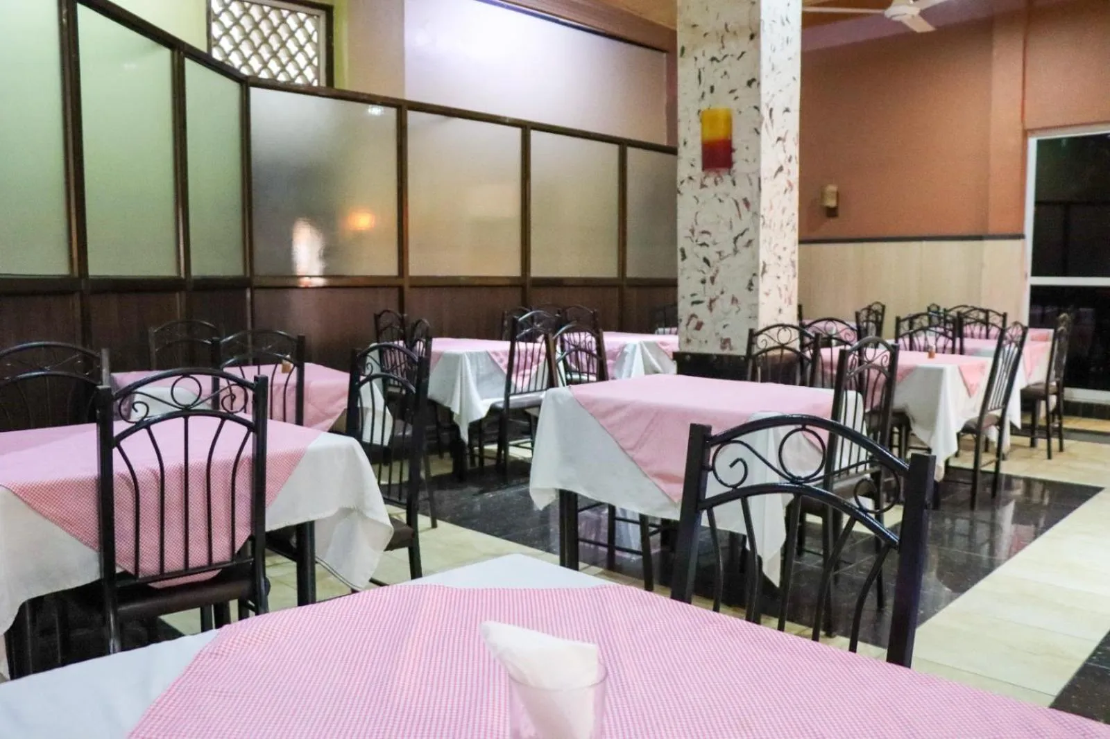 Restaurant/places to eat in Bridge Hotel Mombasa