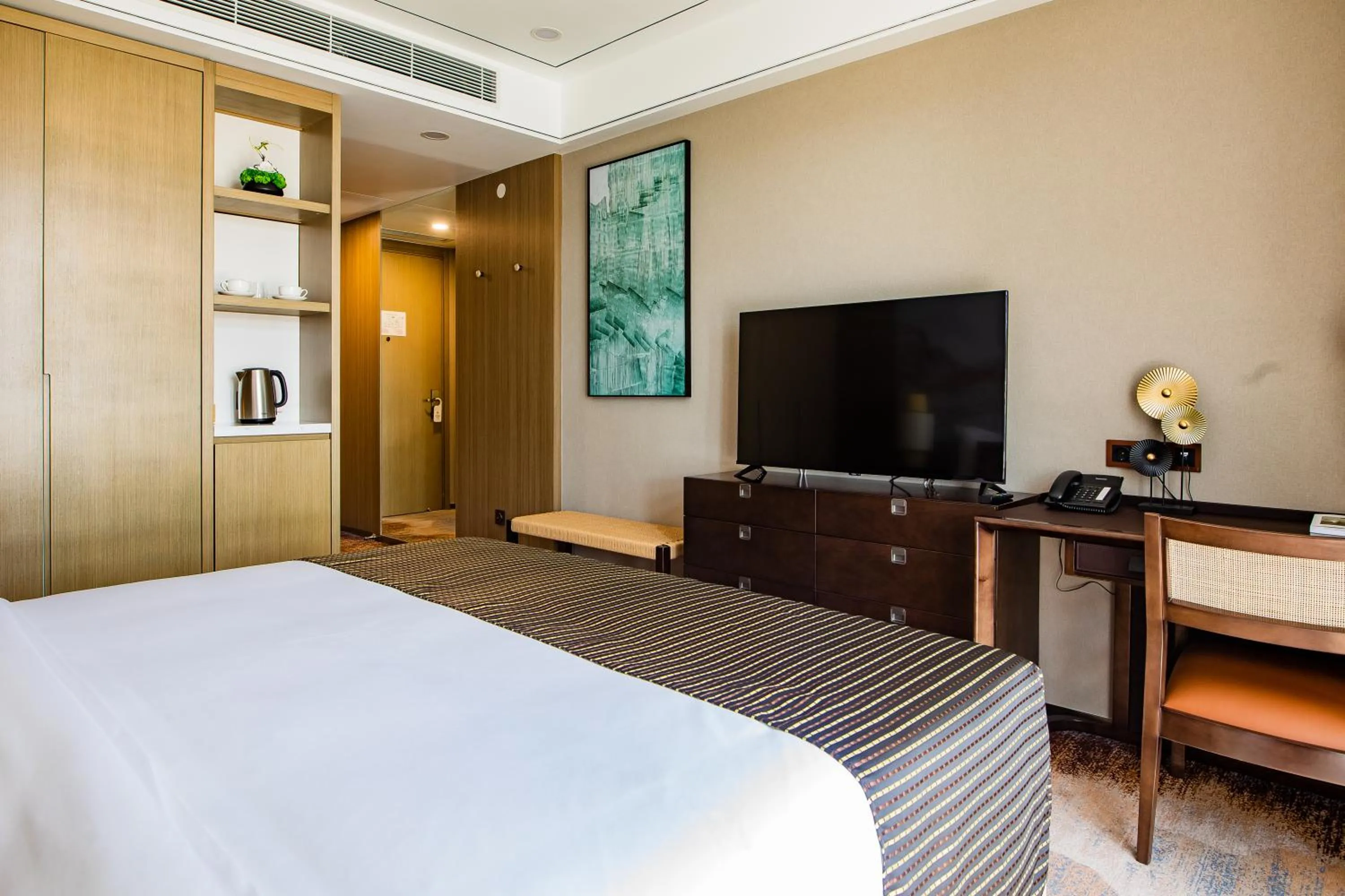 TV and multimedia, Bed in LDS Hotel Belgrade