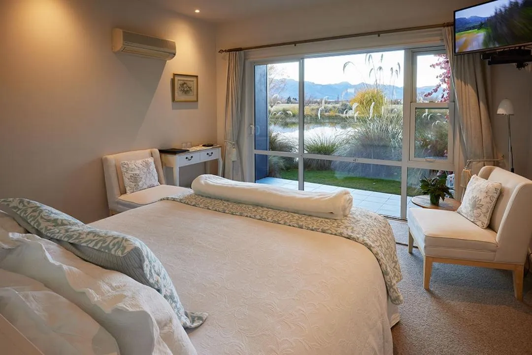 Bedroom, Bed in Matuka Lodge