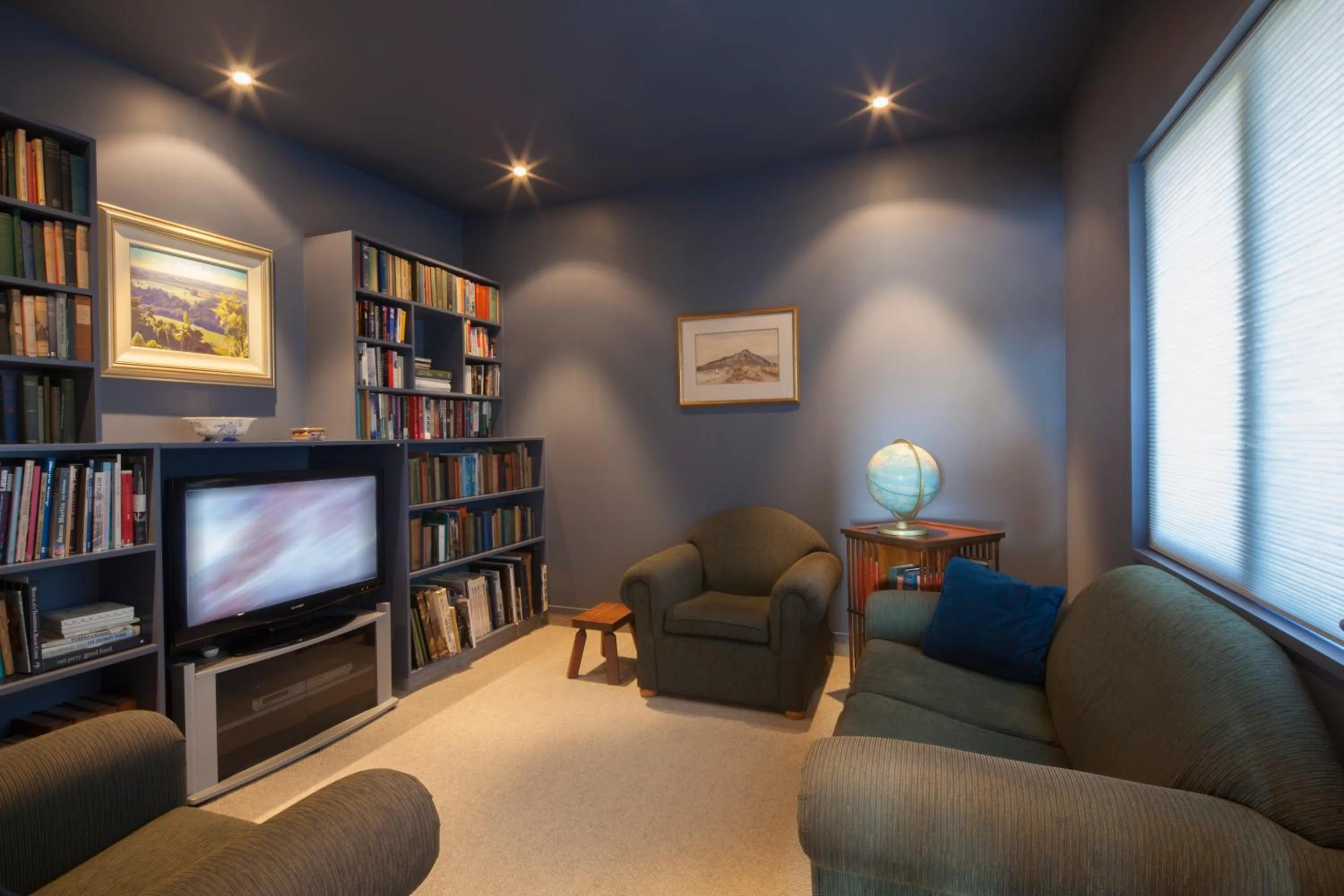 Library in Matuka Lodge