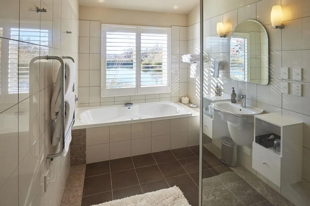 Bathroom in Matuka Lodge