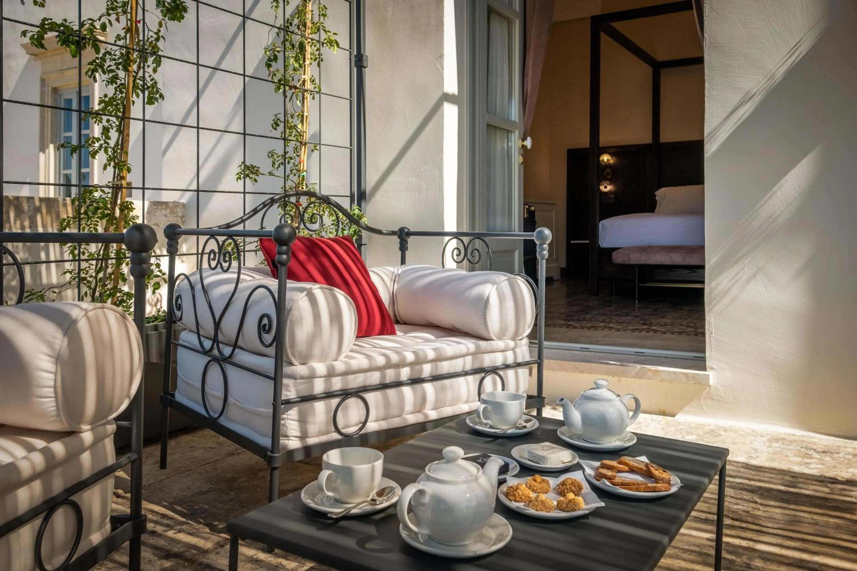 Coffee/tea facilities, Bed in Nohasi Palace Lifestyle Hotel & SPA