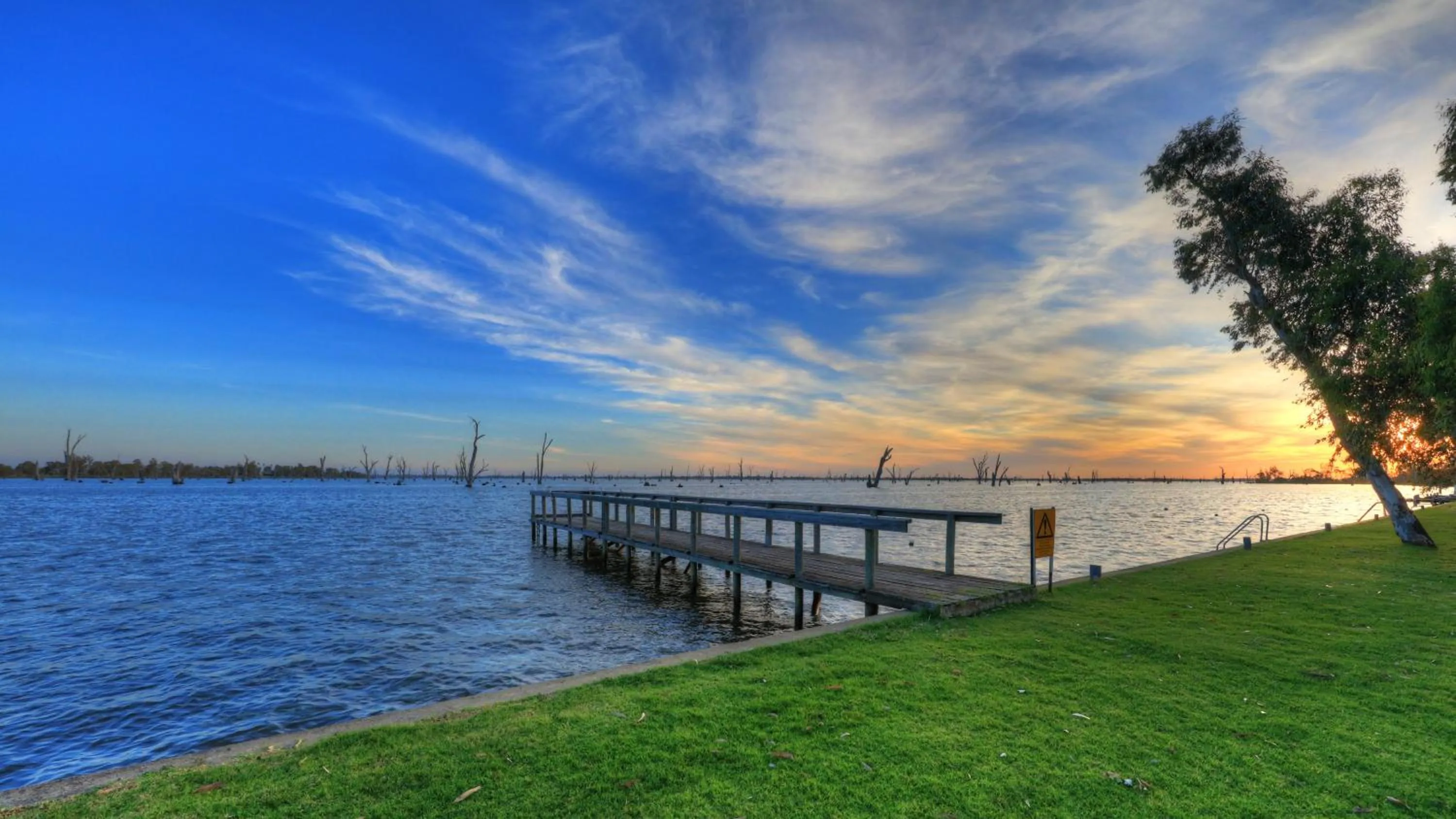 River view in Tasman Holiday Parks - Lake Mulwala
