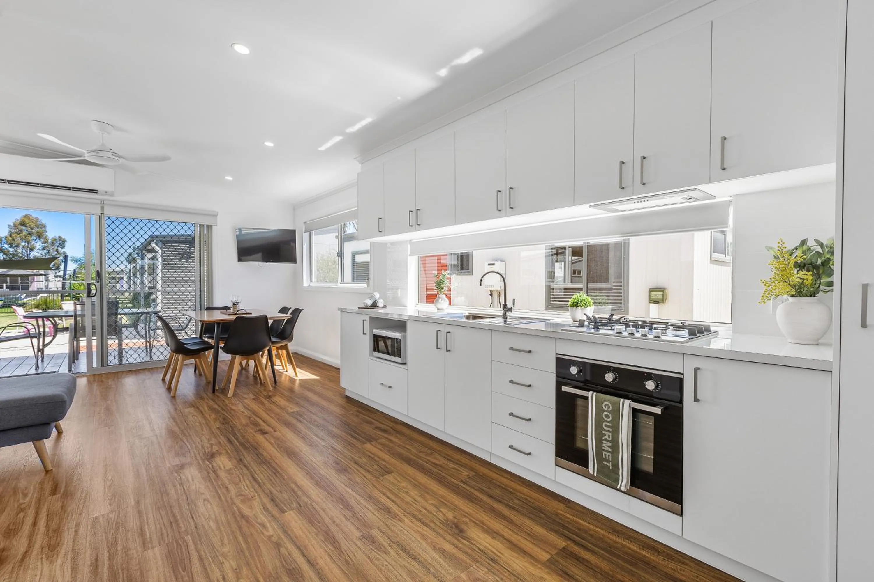 Kitchen or kitchenette in Tasman Holiday Parks - Lake Mulwala